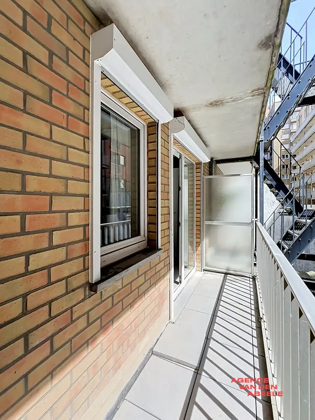 Op een topligging aan de Zeedijk in Duinbergen bevindt zich dit appartement met ongehinderd frontaal zeezicht.  foto 16