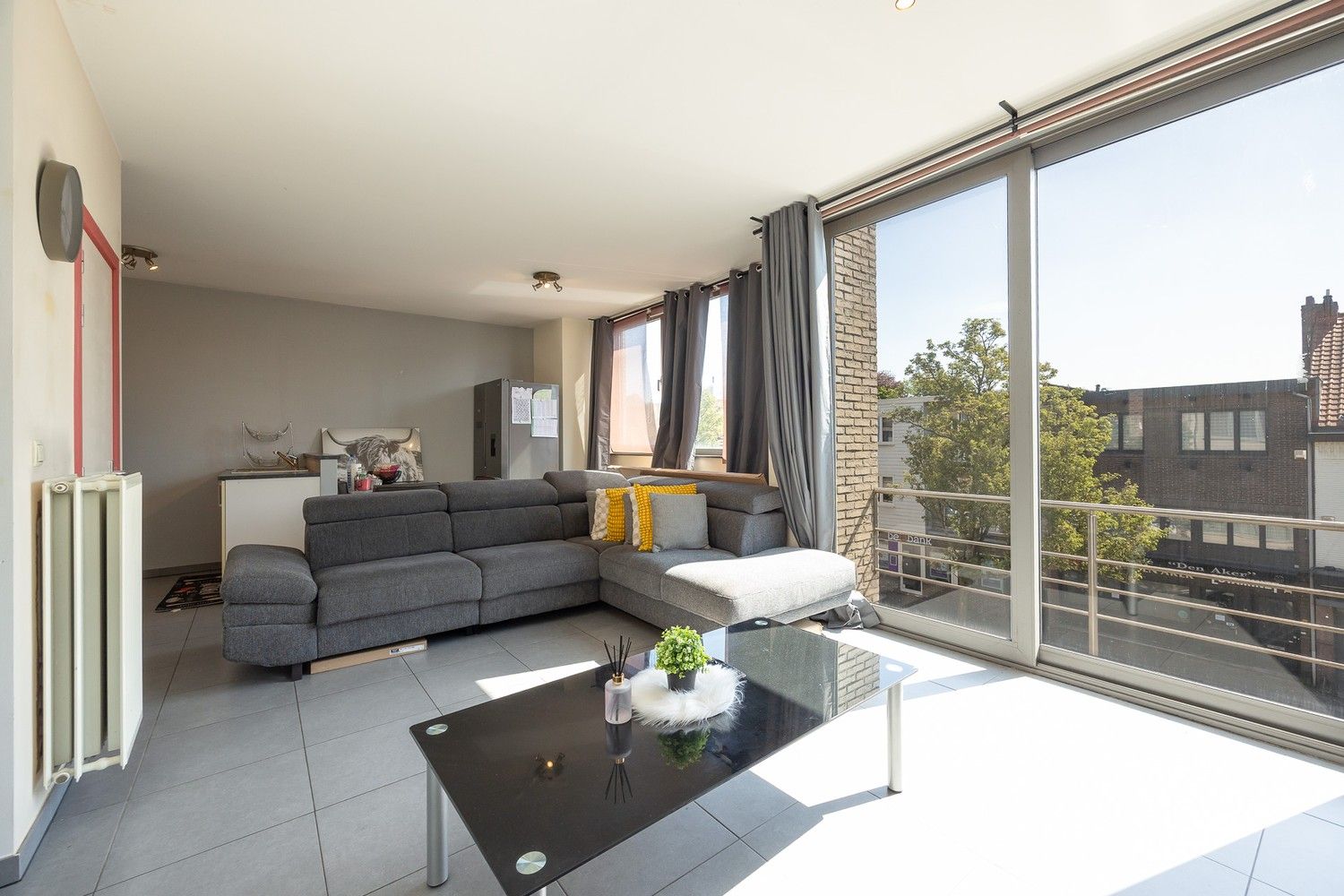 Centraal gelegen 1-slaapkamerappartement op tweede verdieping van een klein gebouw foto 3