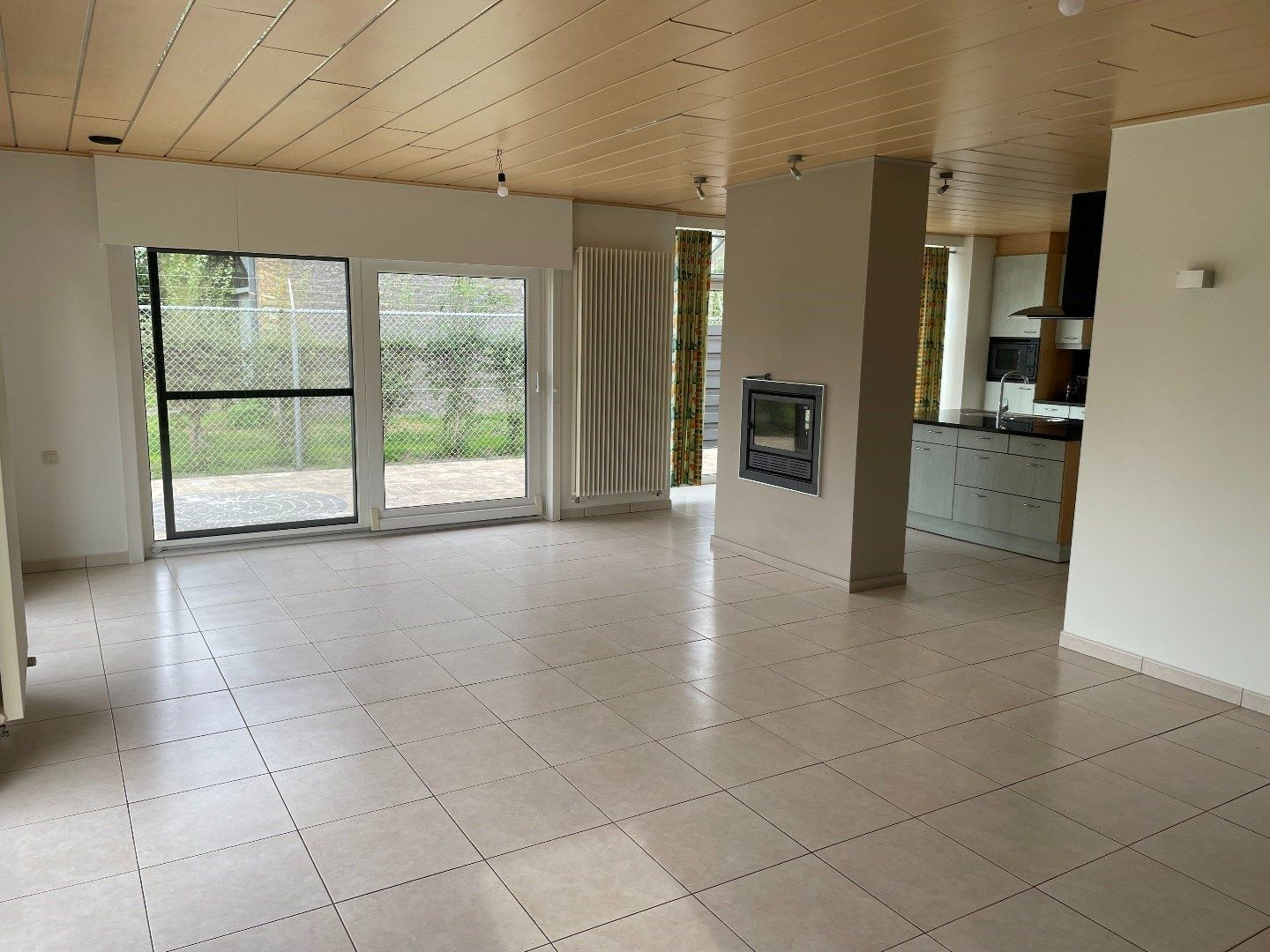 Laagbouwvilla met ruim bijgebouw (garage met studio) foto 3