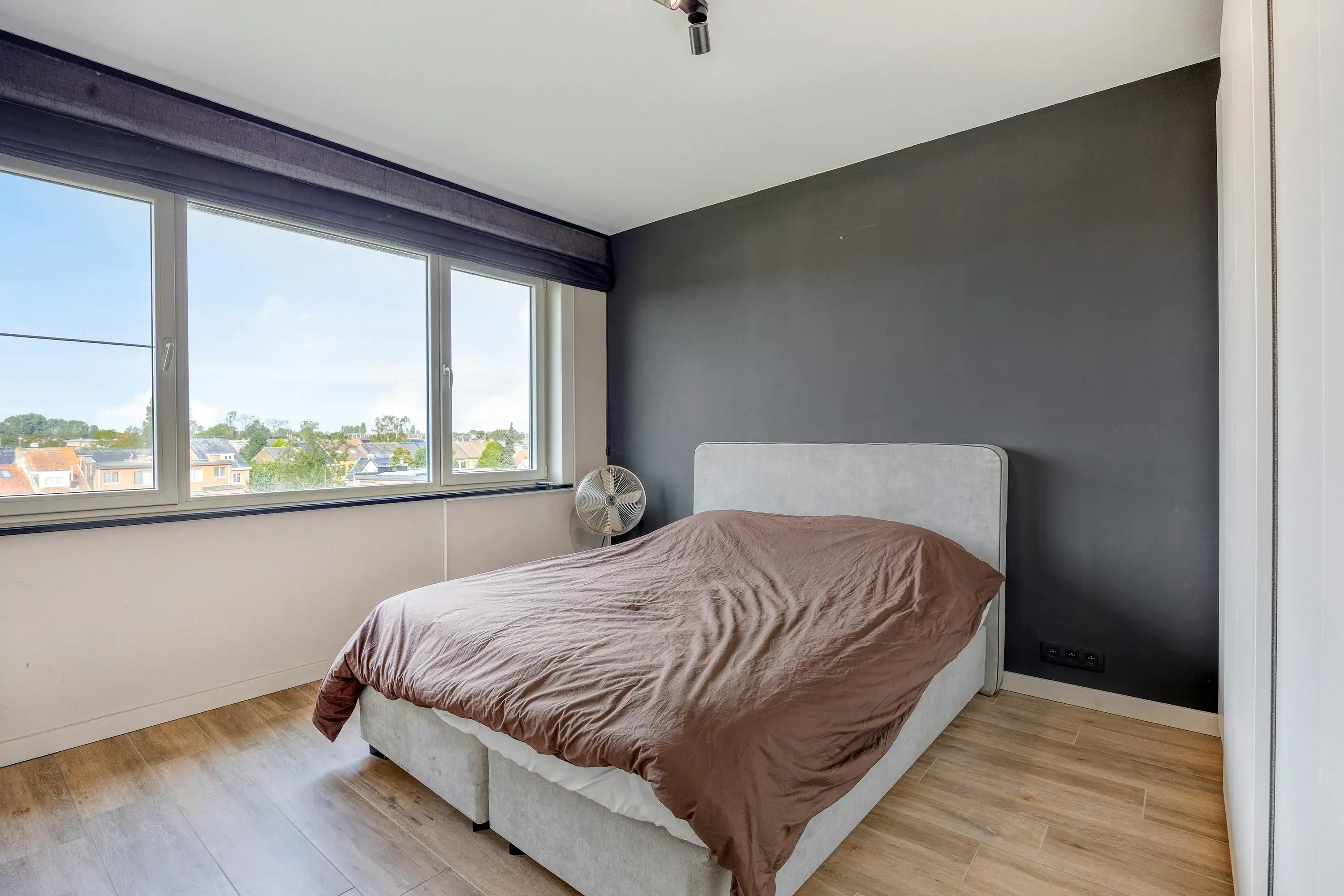 Gerenoveerd appartement te koop in Burcht foto 9