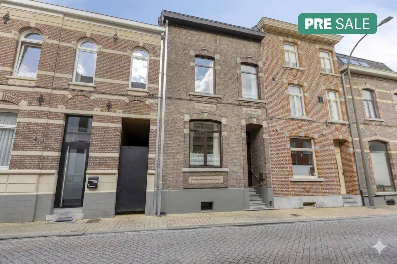 Instapklare stadswoning met 3 slaapkamers in Runkst foto {{pictureIndex}}