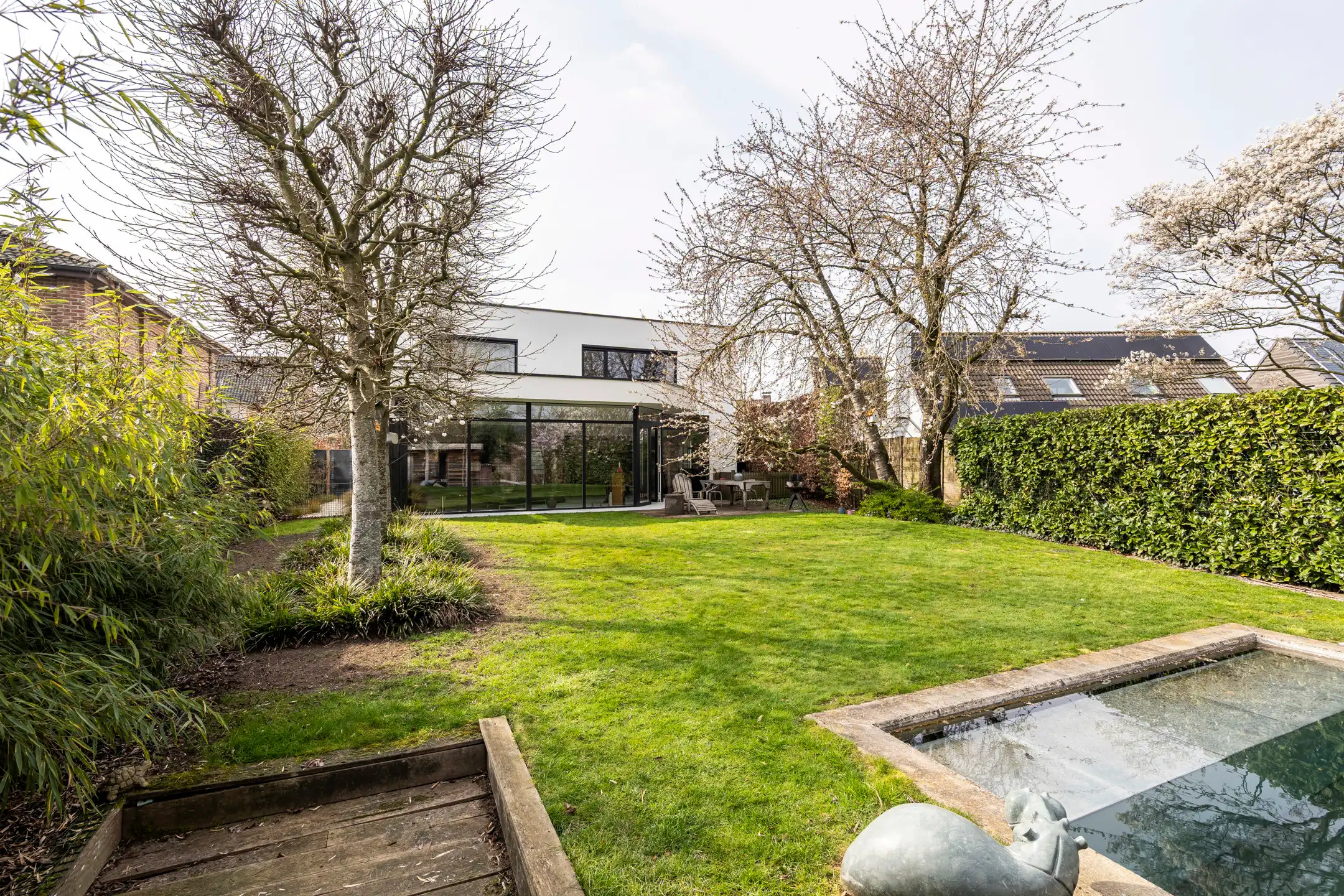 Luxueus energetisch gerenoveerde woning met verwarmd zwembad foto {{pictureIndex}}