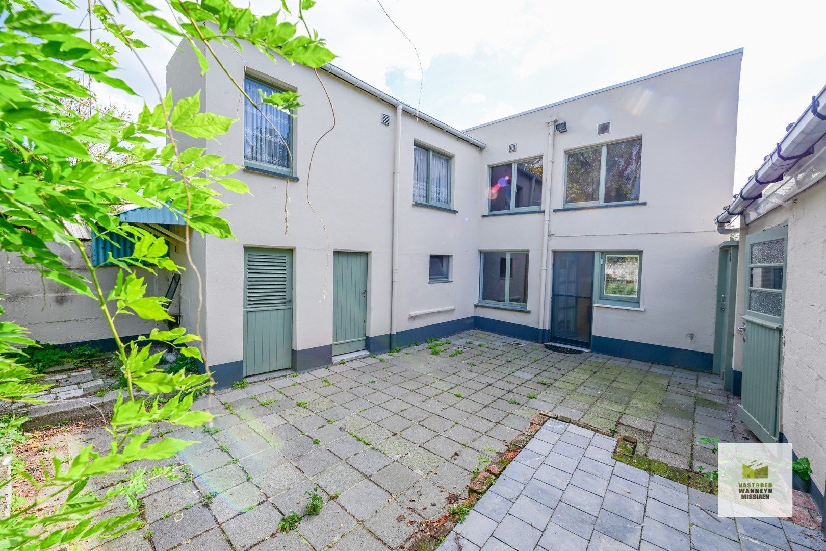Rustig gelegen grond met af te breken woning foto 2