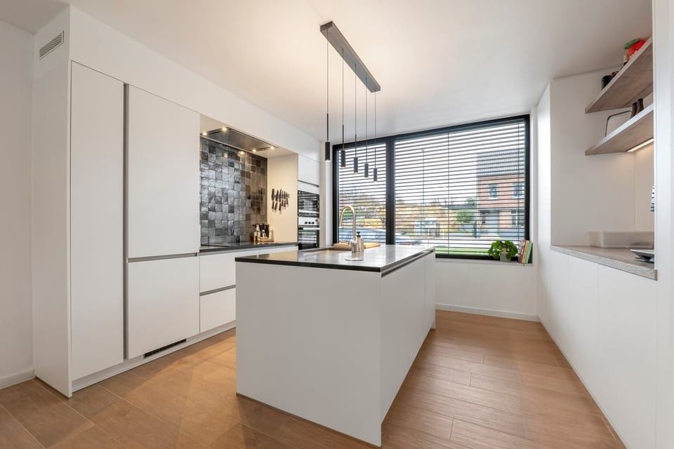 MODERNE HALFOPEN BEBOUWING MET INPANDIGE GARAGE EN RUIME TUIN IN SINT-TRUIDEN foto 27