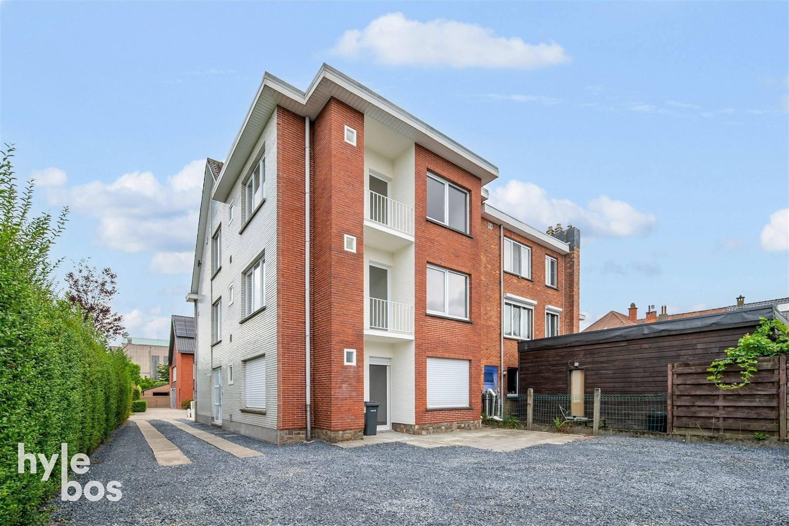 Gerenoveerd appartement met garage in gezellige woonwijk foto 16