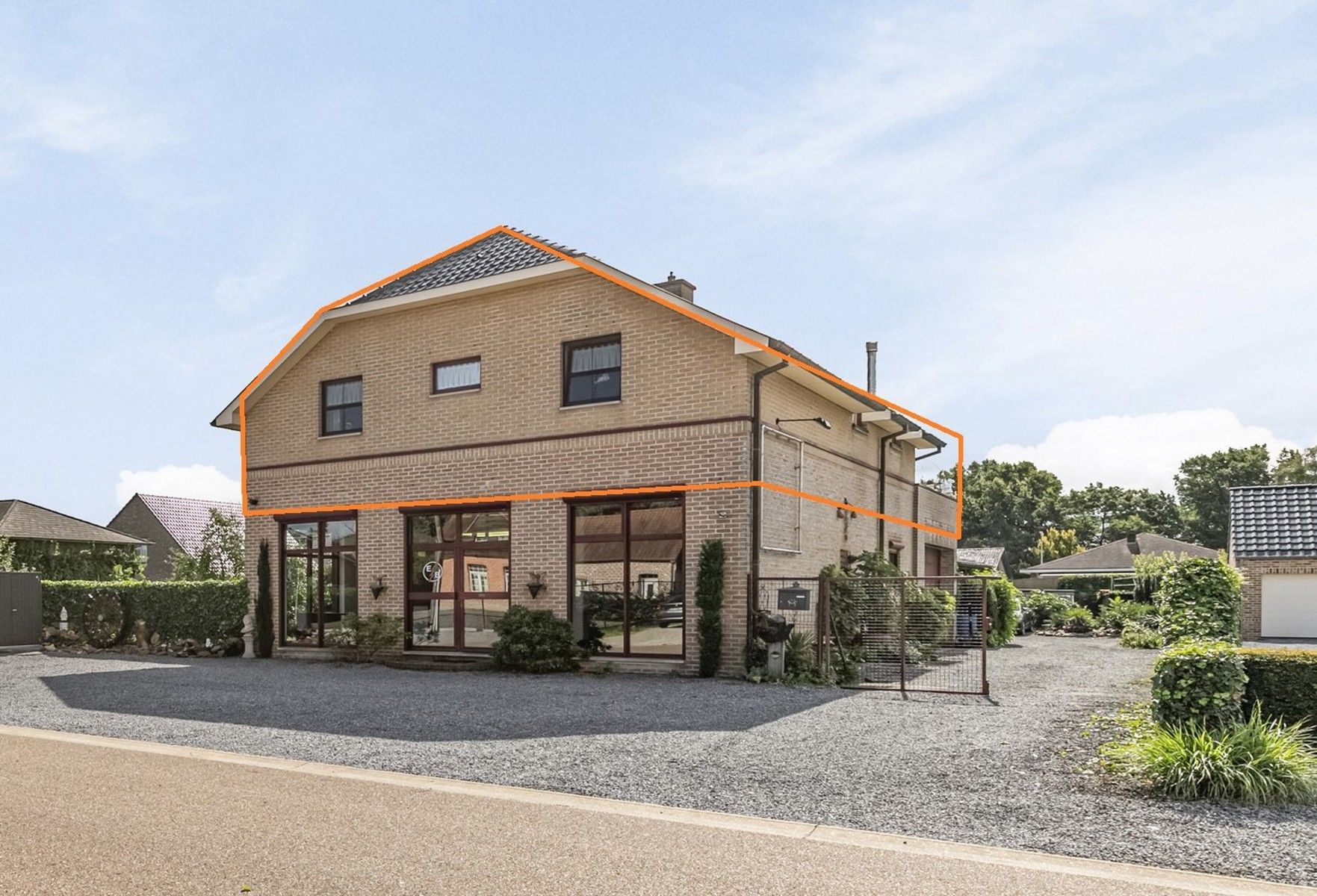 Prachtig alleenstaand 2-slaapkamer appartement met carport. foto {{pictureIndex}}