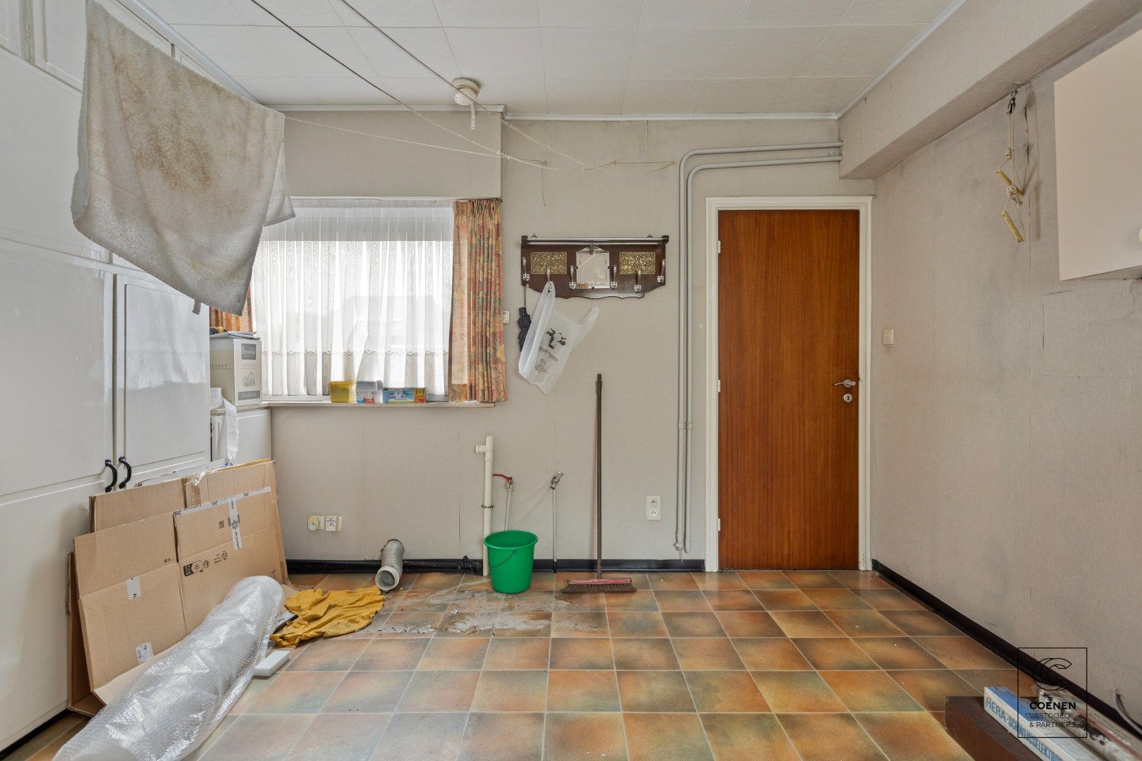 Unieke renovatiekans op 1673m² in Sint-Job: 2 slaapkamers, garage en tal van mogelijkheden! foto 12