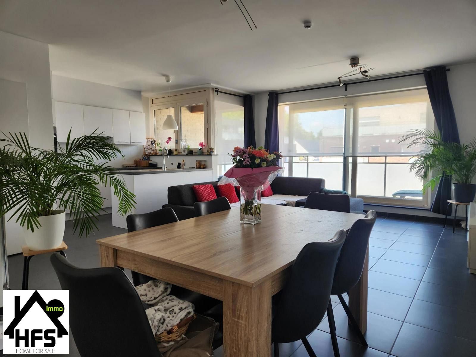 Ruim rustig gelegen appartement, incl staanplaats! foto {{pictureIndex}}