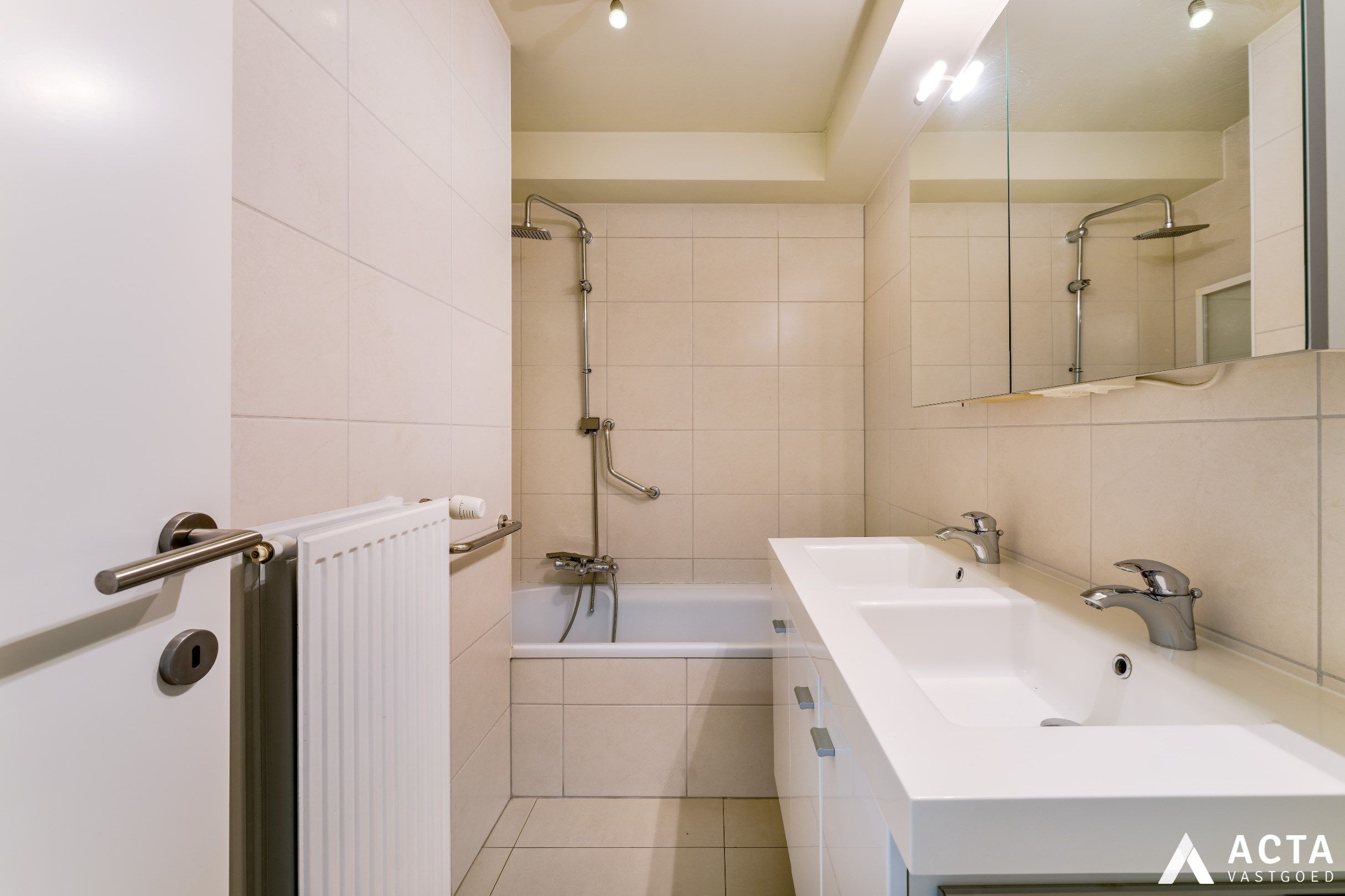 Instapklaar appartement met twee terrassen in Mariakerke! foto 5