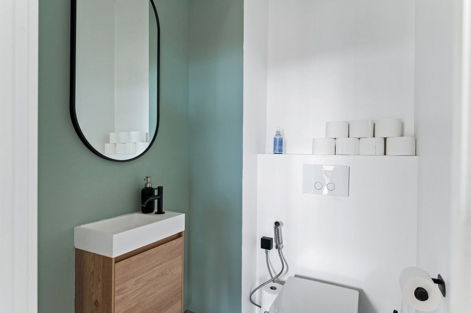 Ruim en recent 2 slaapkamer appartement te koop op 'den Dam'! foto 14