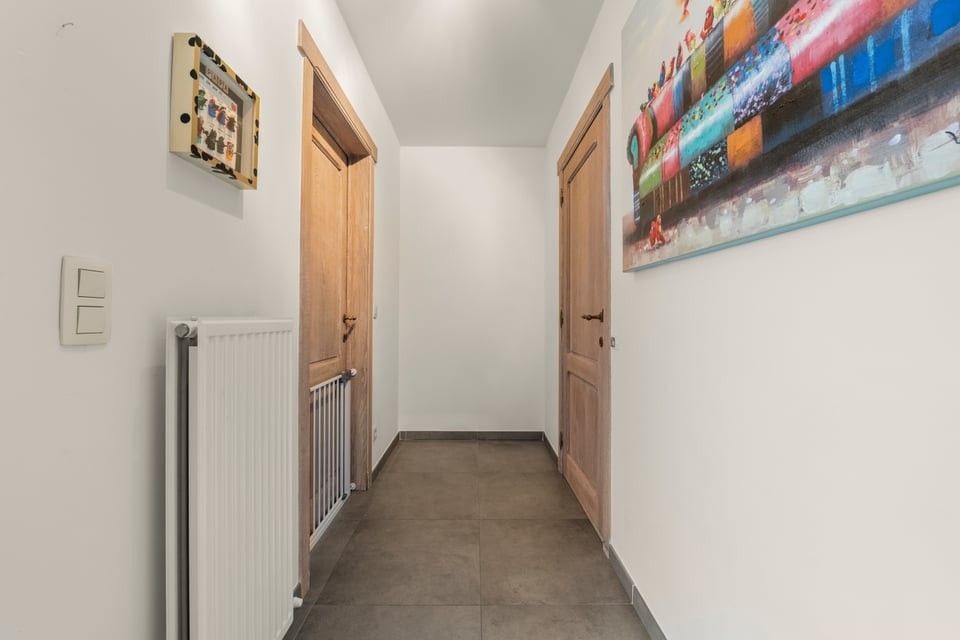 GEZELLIGE INSTAPKLARE GEZINSWONING MET 3 SLAAPKAMERS EN GARAGE IN KOZEN foto 4