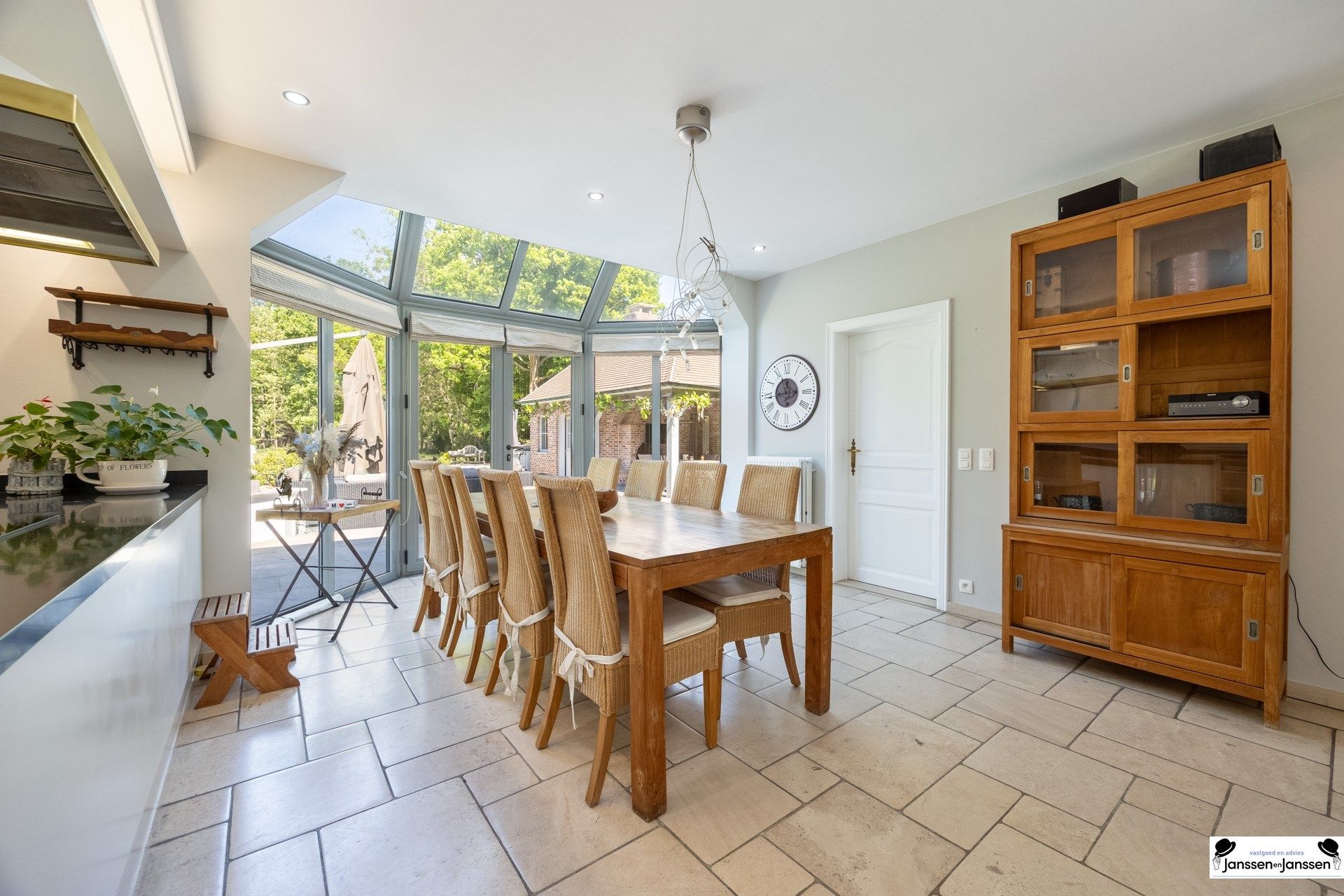 Exclusieve villa met zwembad en kantoorruimte foto 6