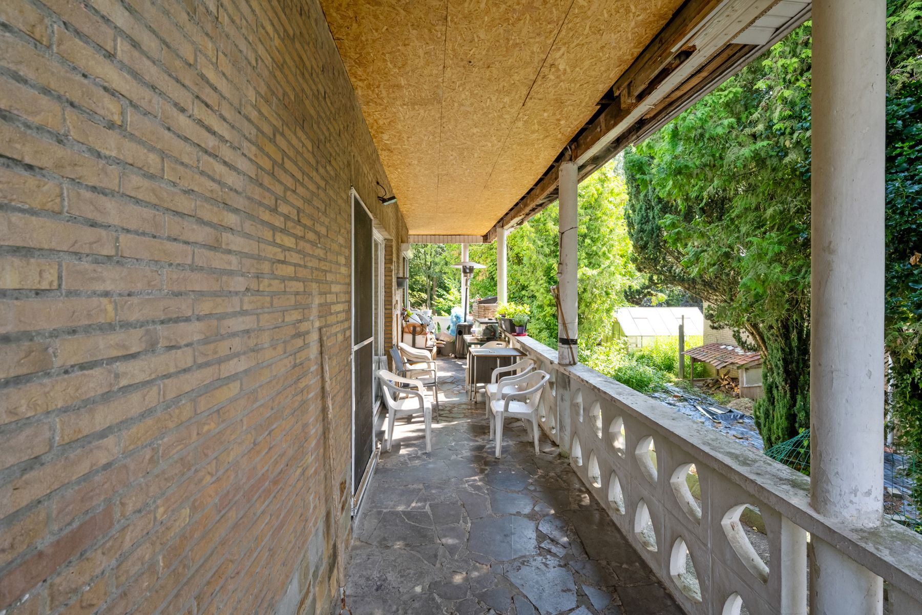 Ruime, op te frissen Bungalow volledig onderkelderd foto 18