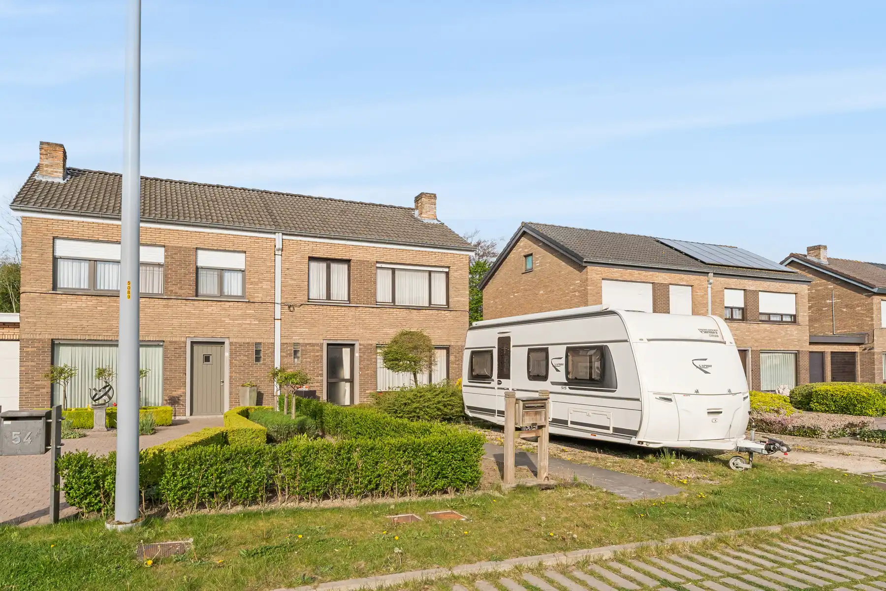 Woning met garage en tuin in de directe omgeving van de E40 foto 13