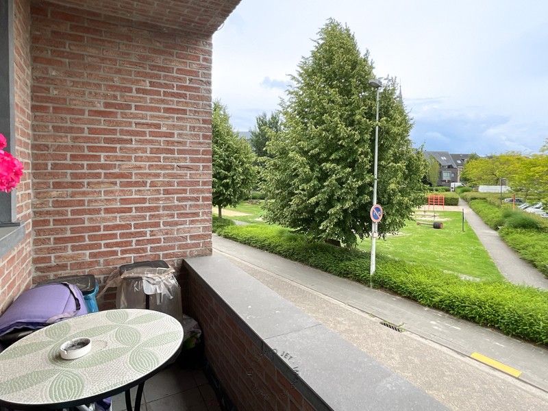 Mooi appartement aan het kerkplein van Melsele met twee slaapkamers en terras foto 11