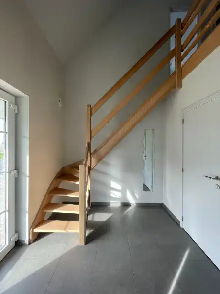 Mooie instapklare villa gelegen in een rustige en recente woonwijk foto 8