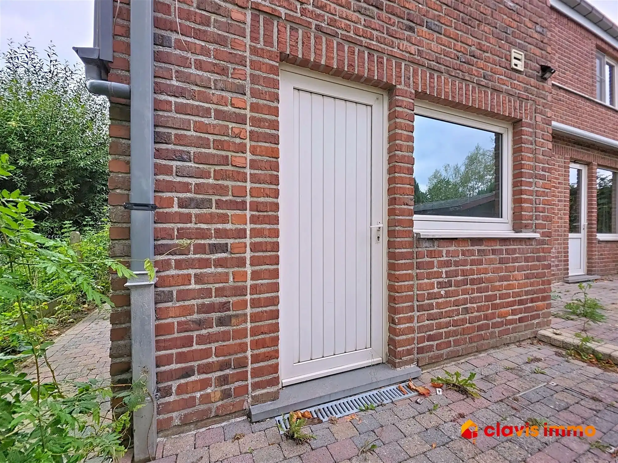 Halfopen-bebouwing in een rustige buurt foto 12