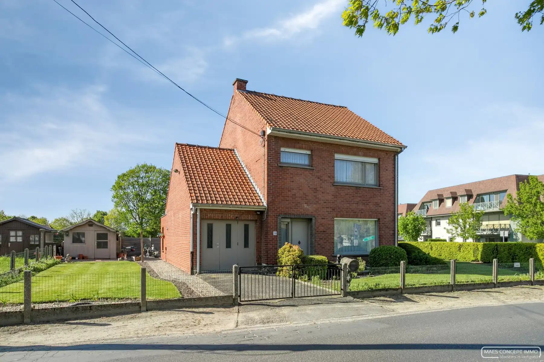 Charmante alleenstaande woning in villawijk Waregem, op wandelafstand van het centrum foto 4