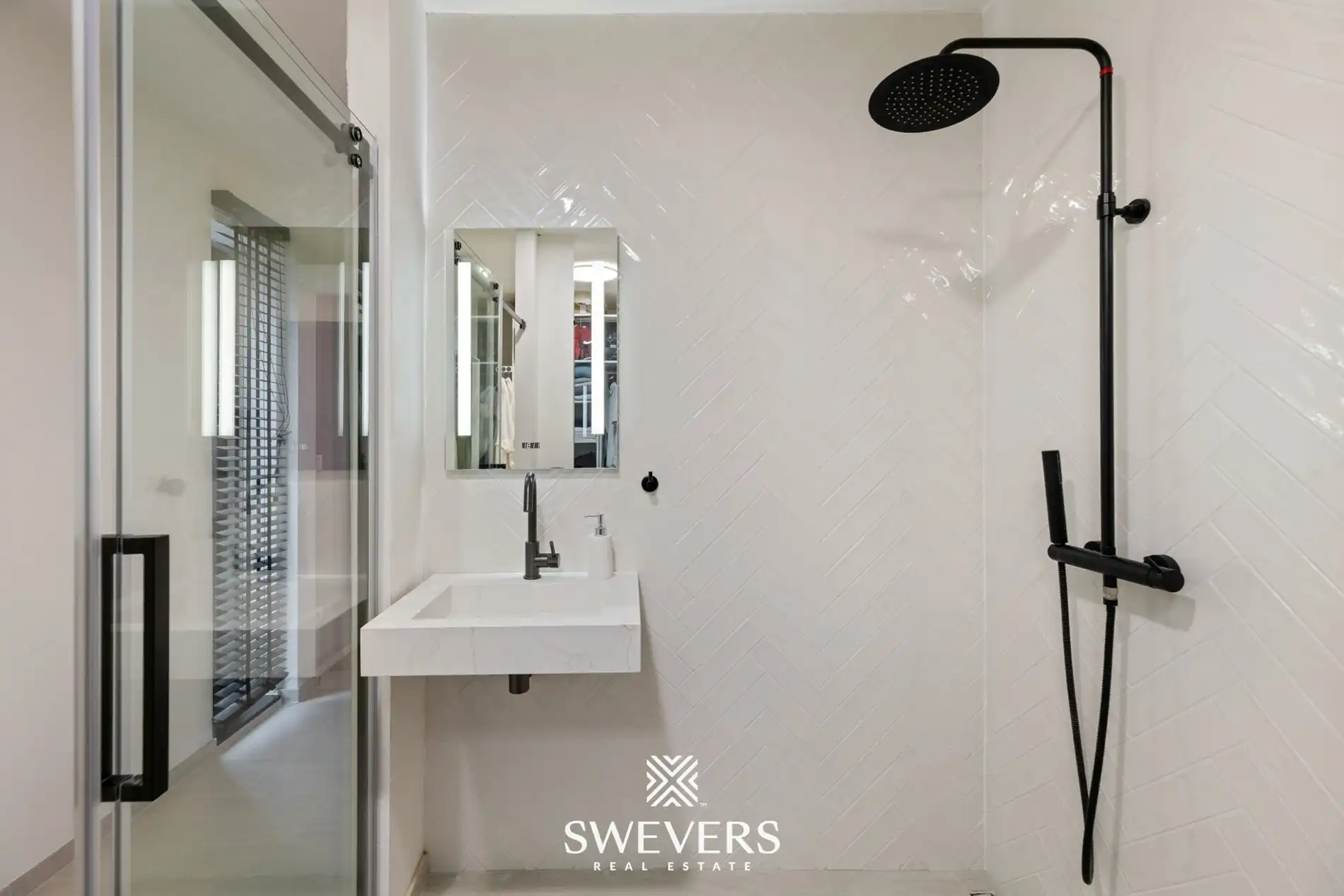 Instapklare, energiezuinige gezinswoning van 224m² te Beringen foto 17