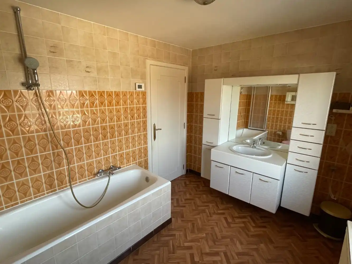 Karaktervolle vrijstaande villa met 5 slaapkamers en mooie tuin foto 18