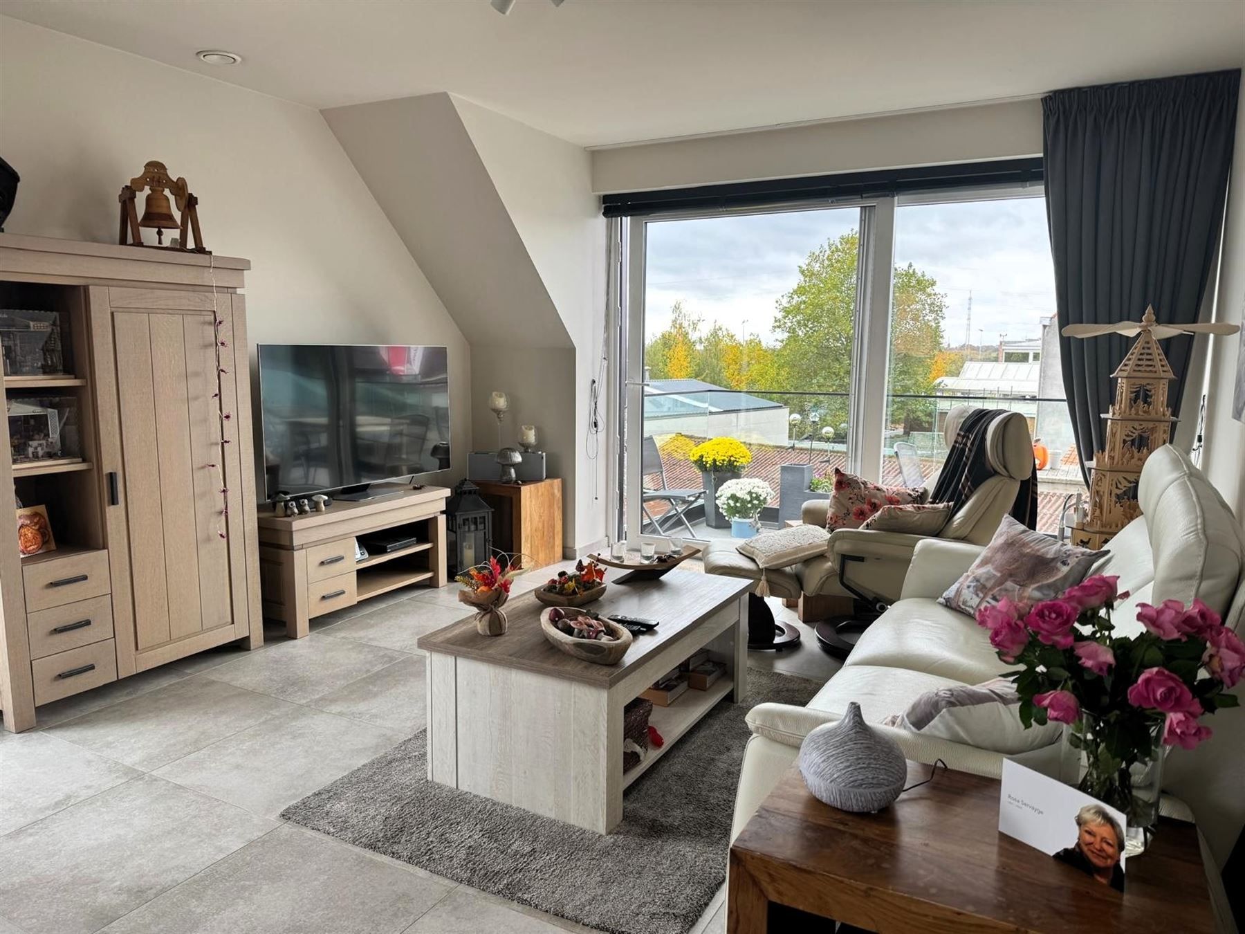 instapklaar en lichtrijk appartement met twee slaapkamers en grote zolder in Zwevegem foto 2