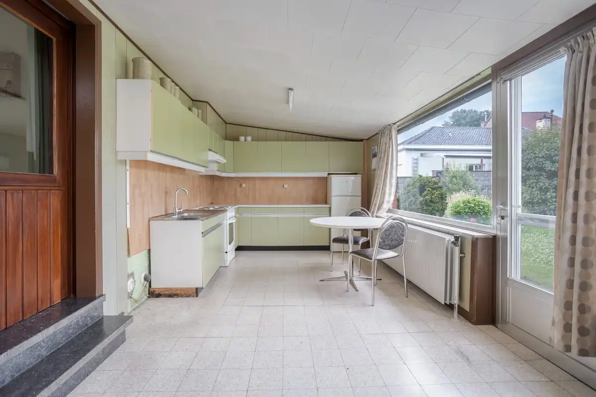 Te renoveren, rustig gelegen, woning met twee slaapkamers foto 6