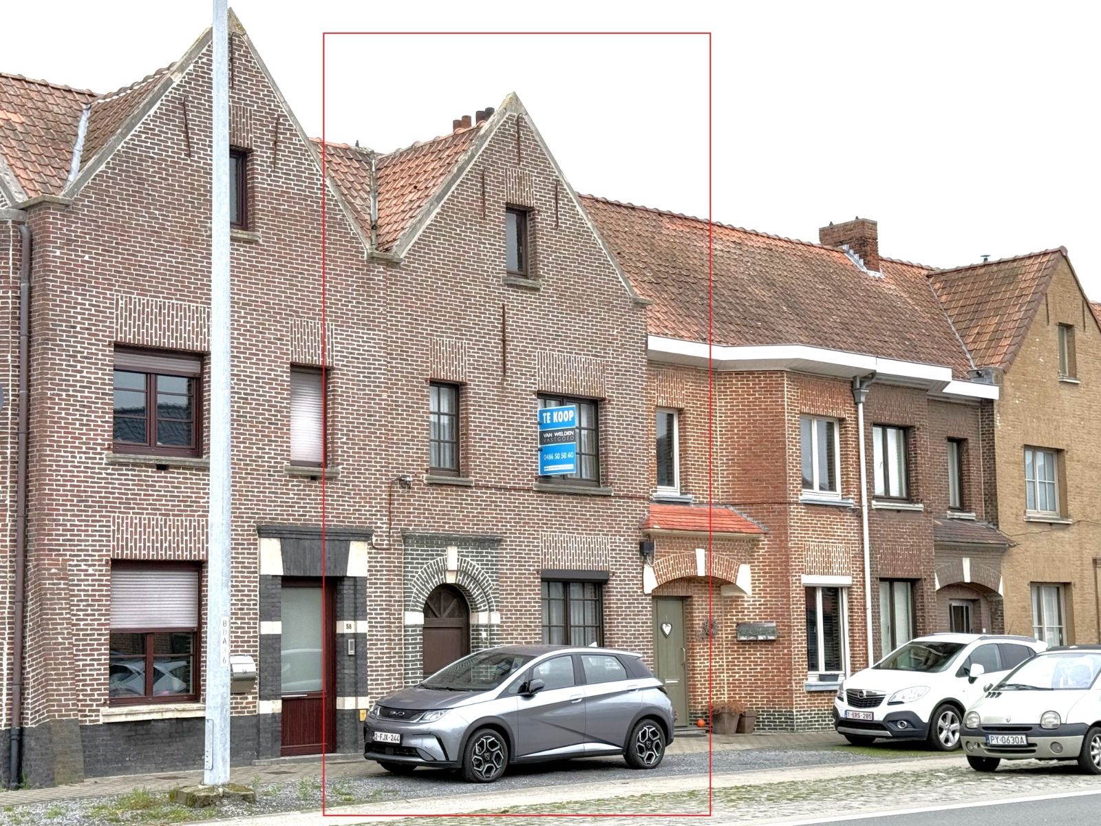 Charmante woning met garage op ideale ligging. foto {{pictureIndex}}