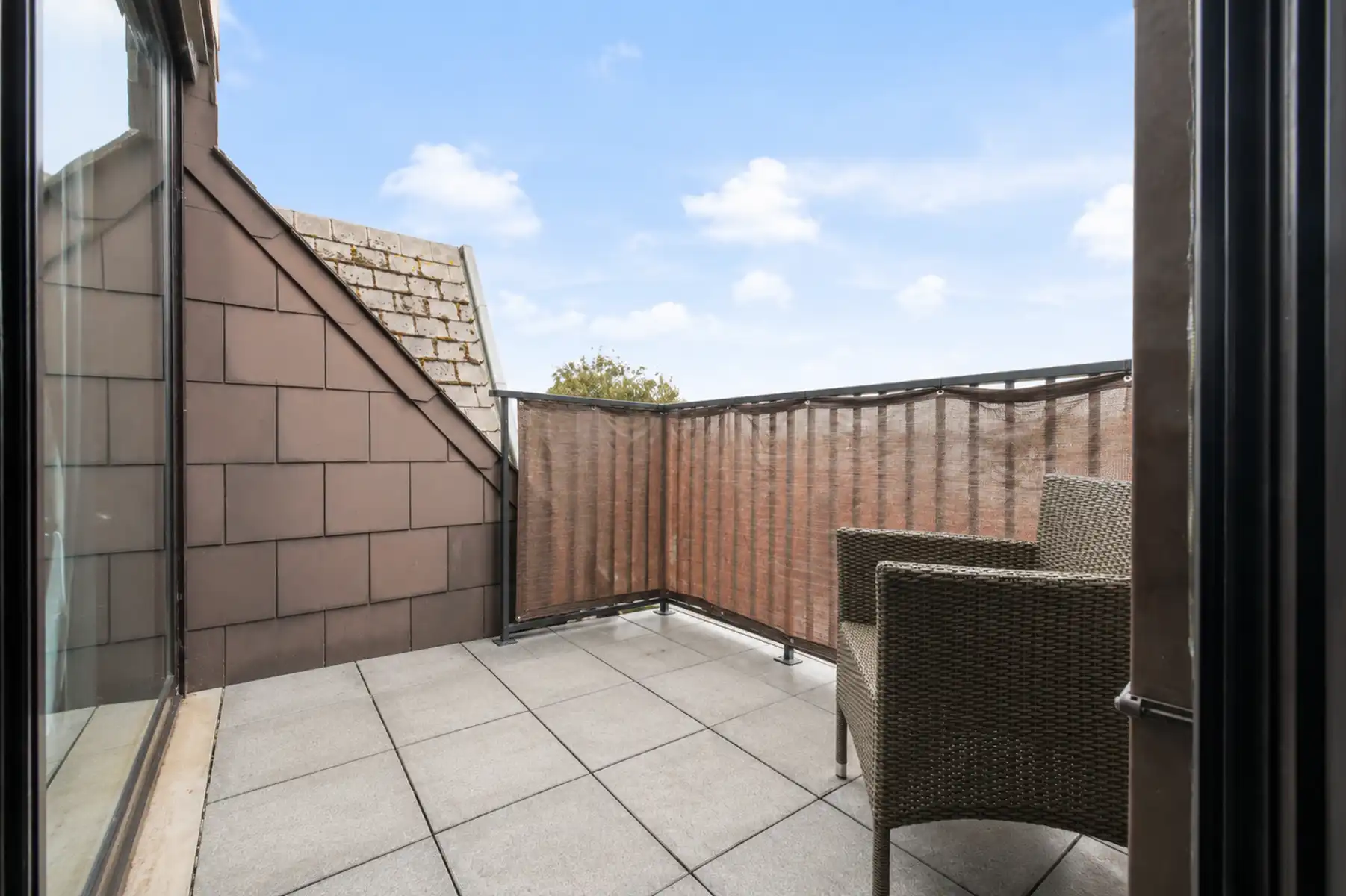 Instapklaar appartement aan de markt in Zele foto 9