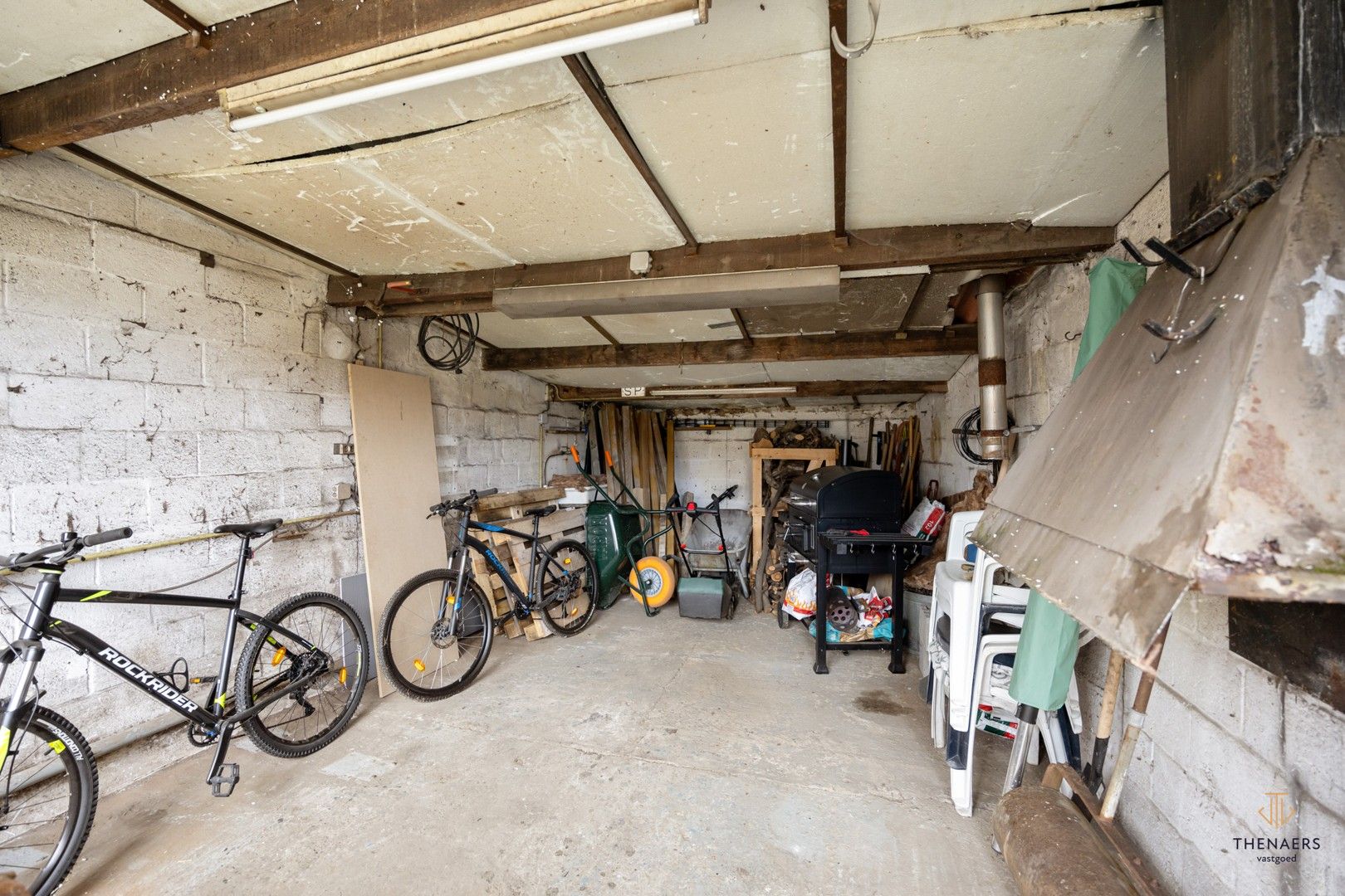 GEMODERNISEERDE GEZINSWONING MET 4 SLAAPKAMERS. foto 35
