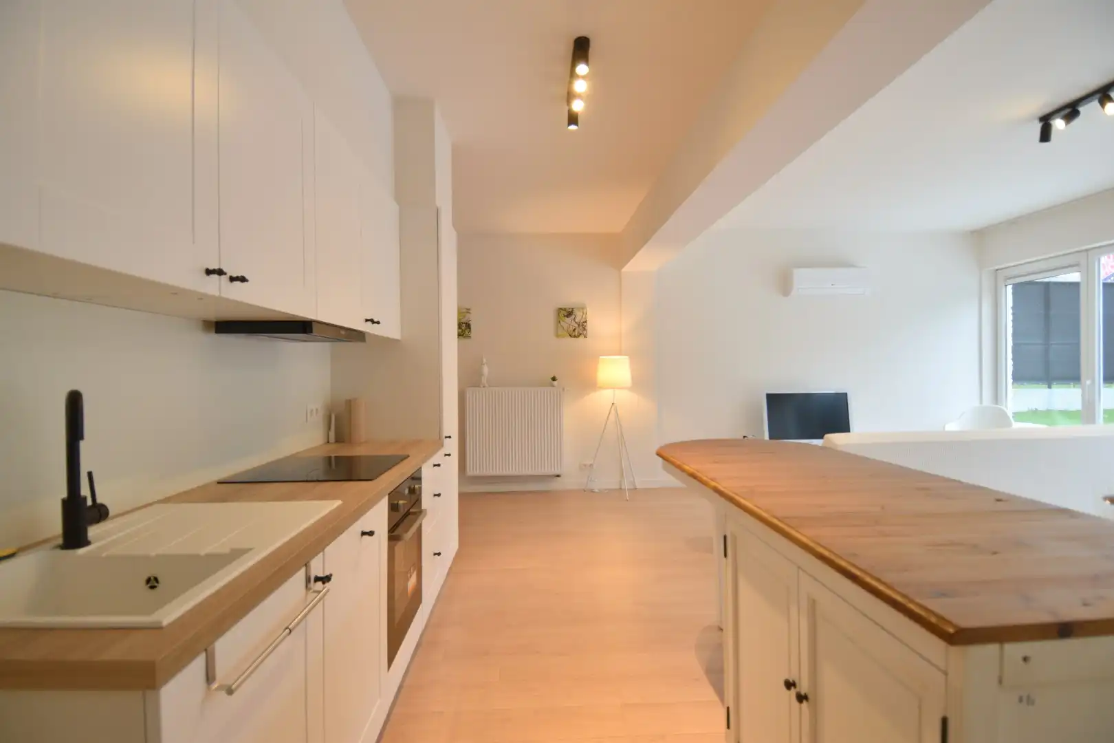 Gerenoveerde woning met tuin en 3 slaapkamers in Kortrijk foto 4