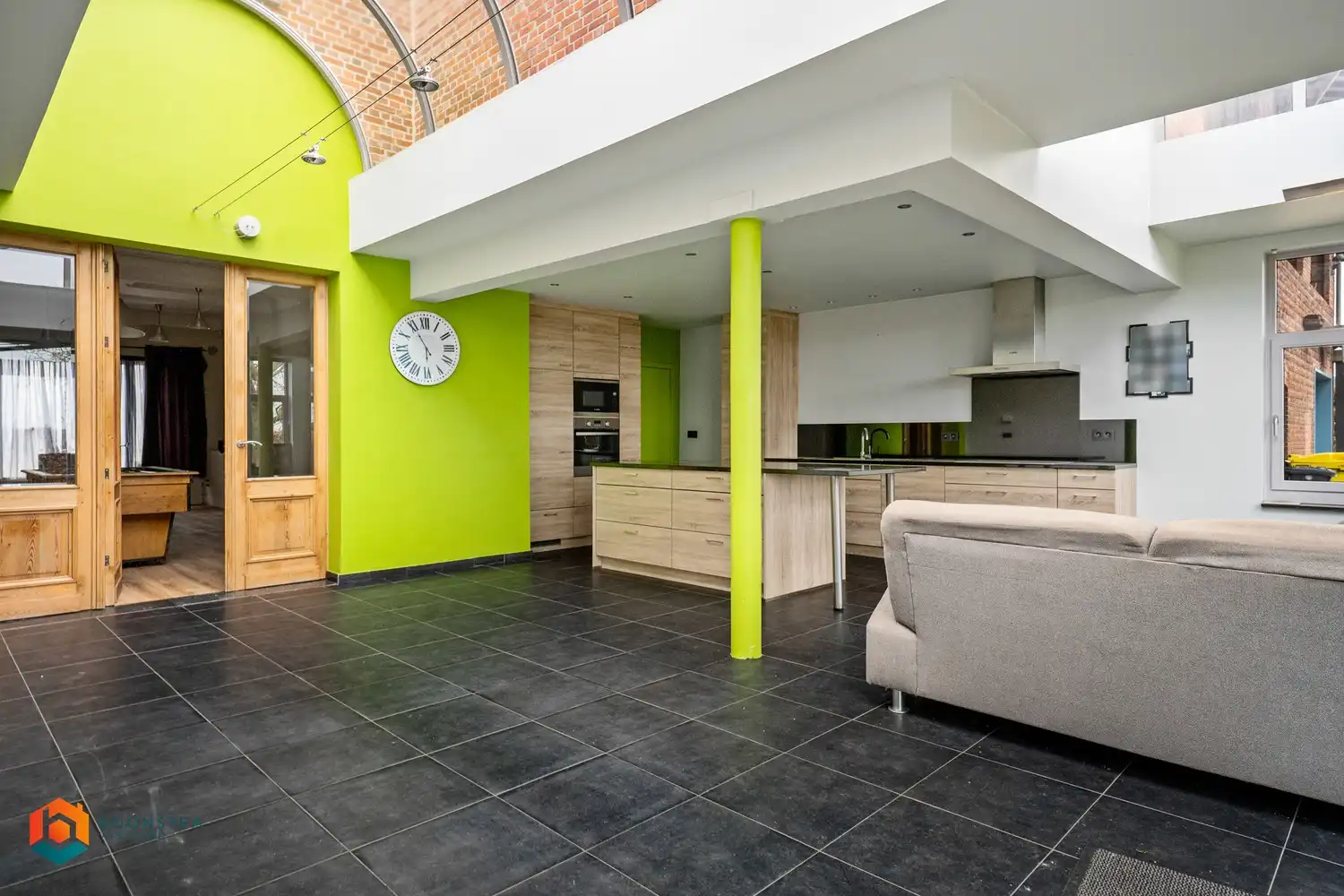 Zonevreemde woning met magazijn te Putte foto 9