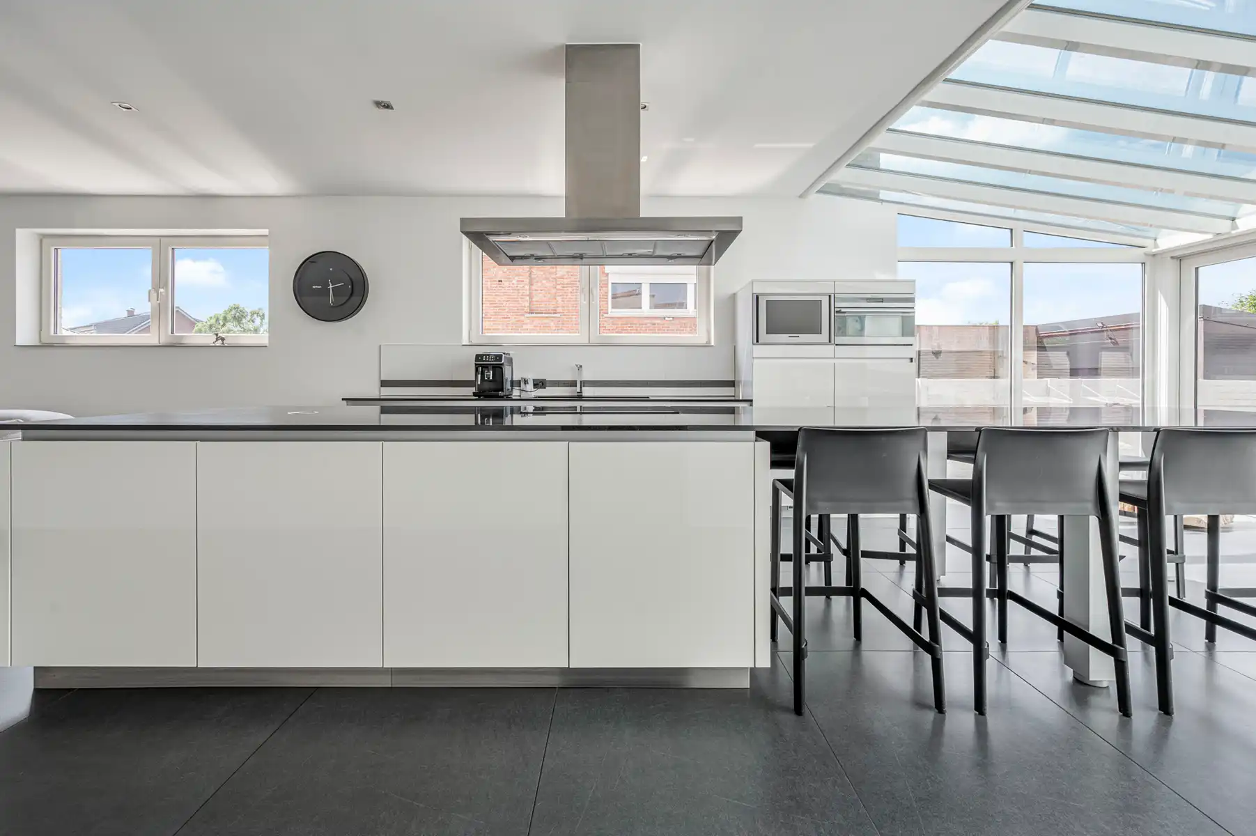 ruime woning met 7 slaapkamers, garage en prachtige tuin foto 7