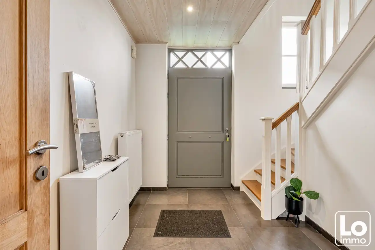 Instap klare ruime open woning met inpandige garage en een zuid georiënteerde tuin op een toplocatie nabij het centrum van Lochristi! foto 3