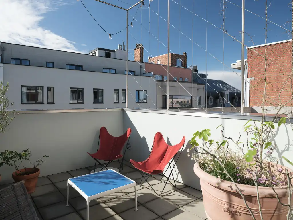 Architectuur, centrum Gent – Genereuze split-level woning met bijzondere ruimtelijkheden, dakterras, en achterliggende polyvalente praktijkruimte. foto 17