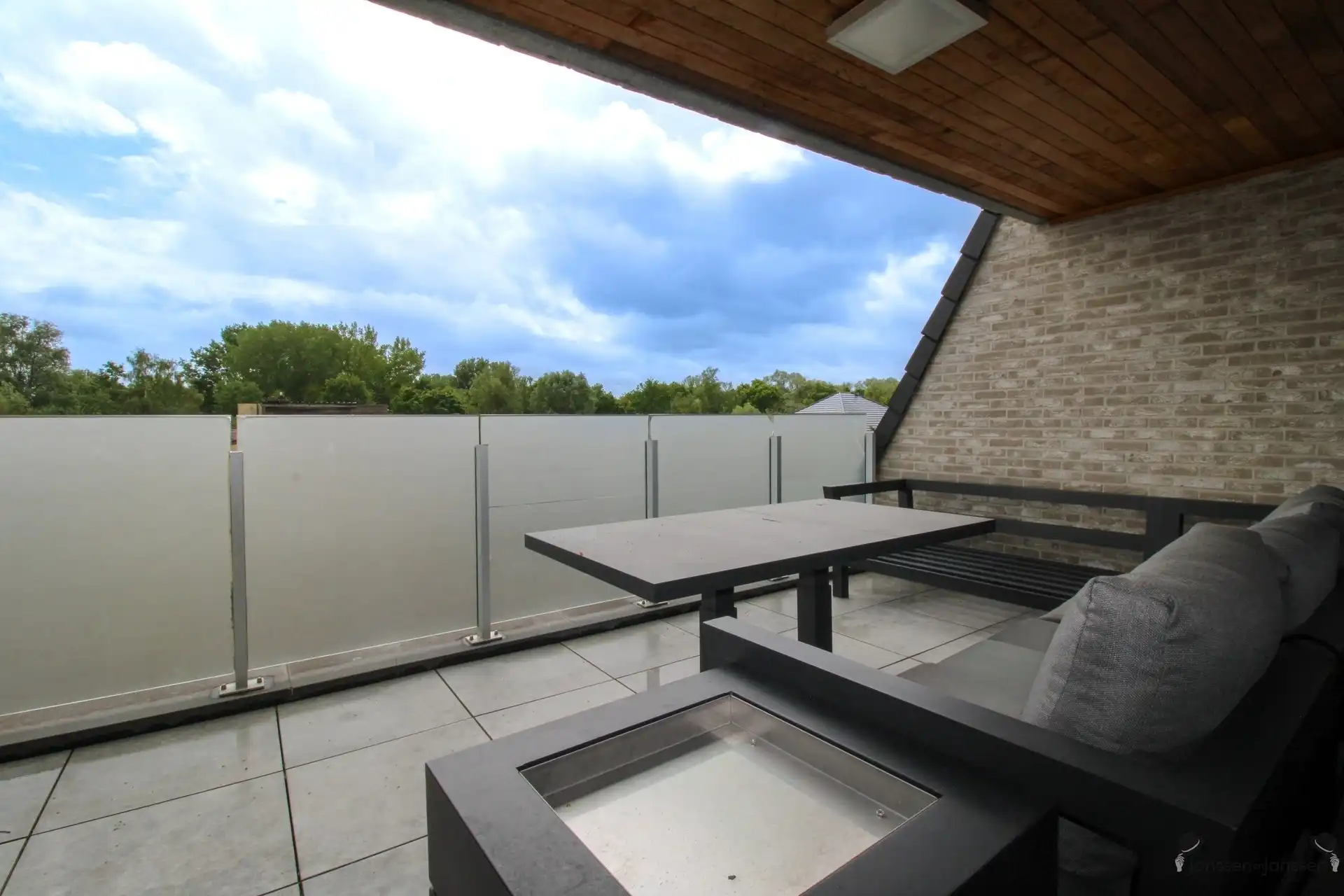 appartement op 2e verdieping met terras, autostaanplaats en berging foto 14