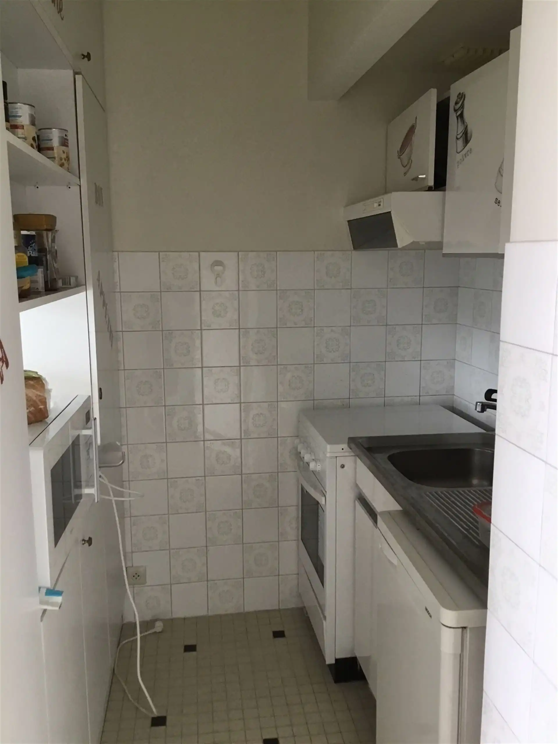  Knusse, gemeubelde studio gelegen op de 5de verdieping foto 6