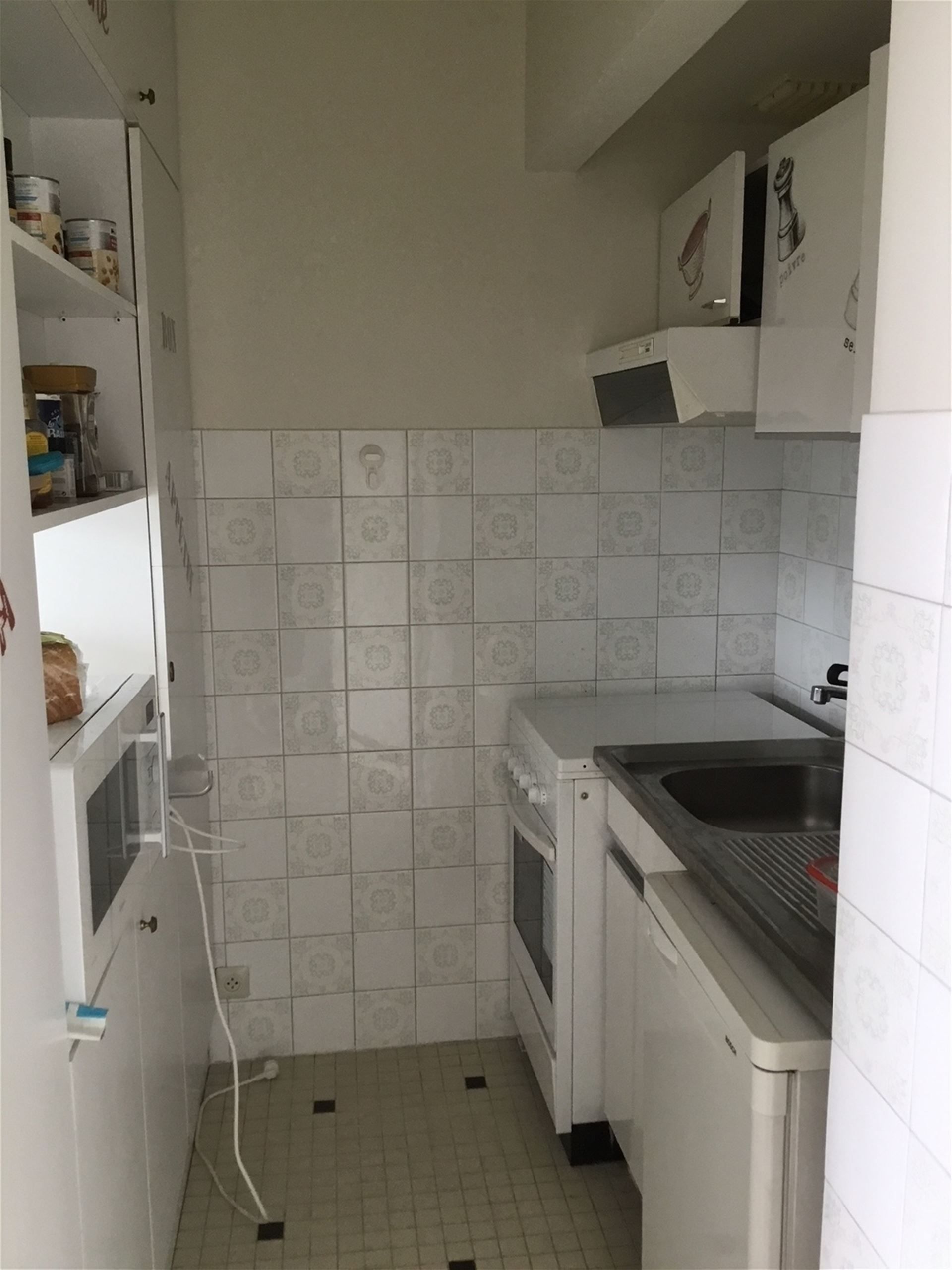  Knusse, gemeubelde studio gelegen op de 5de verdieping foto 6