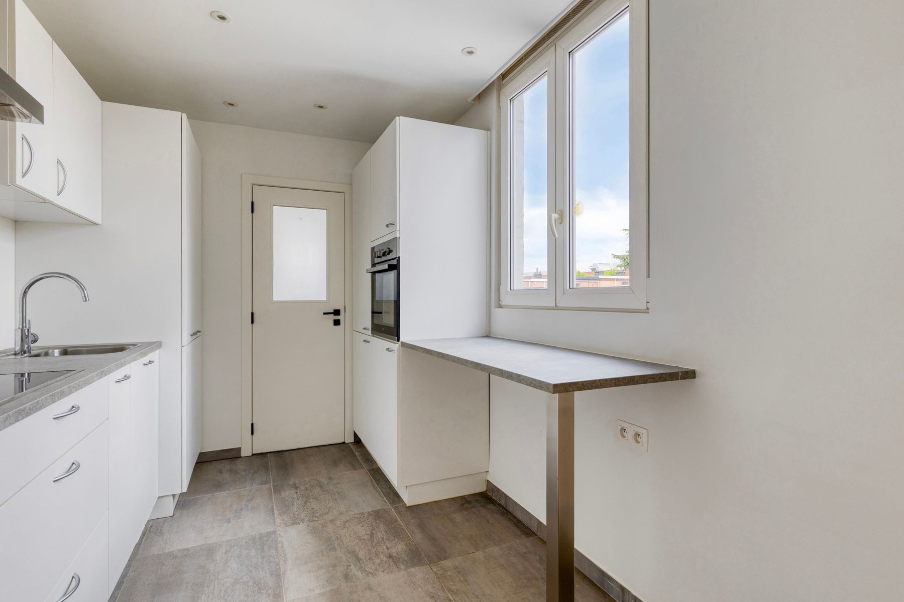 Instapklaar één-slaapkamerappartement in herenwoning. foto 8