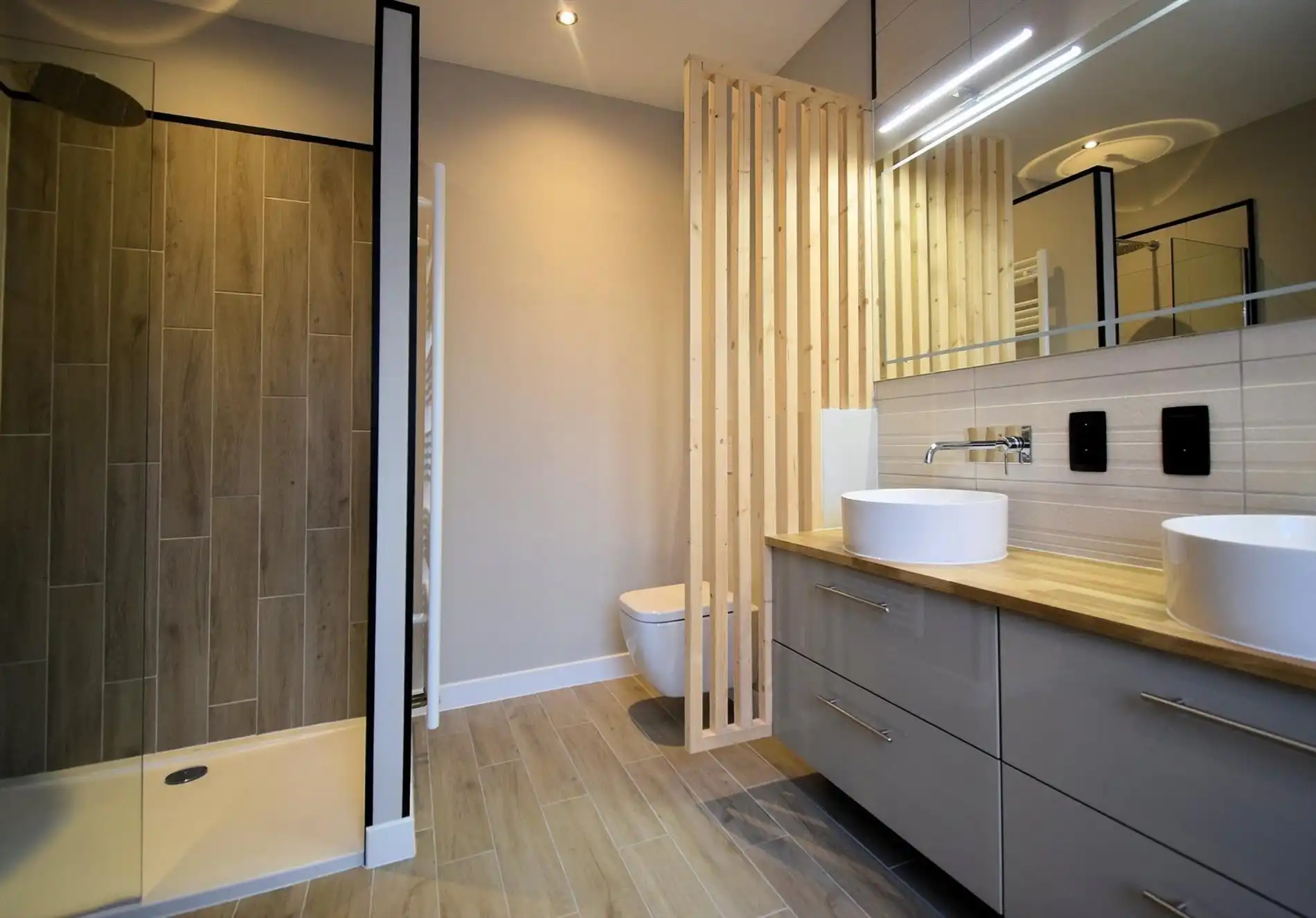 RUIME INSTAPKLARE RIJWONING DICHTBIJ HET CENTRUM  foto 6