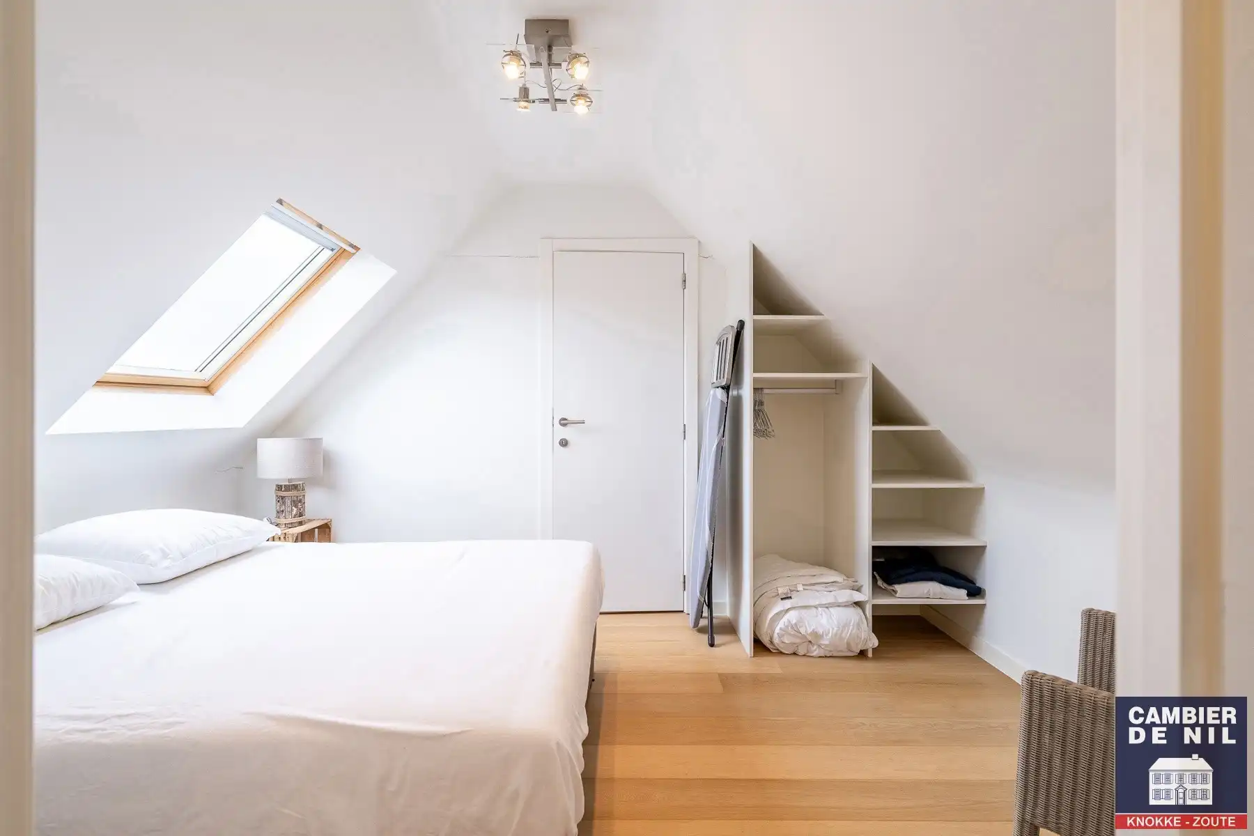Instapklaar, gemeubeld appartement nabij de zeedijk te Duinbergen foto 15