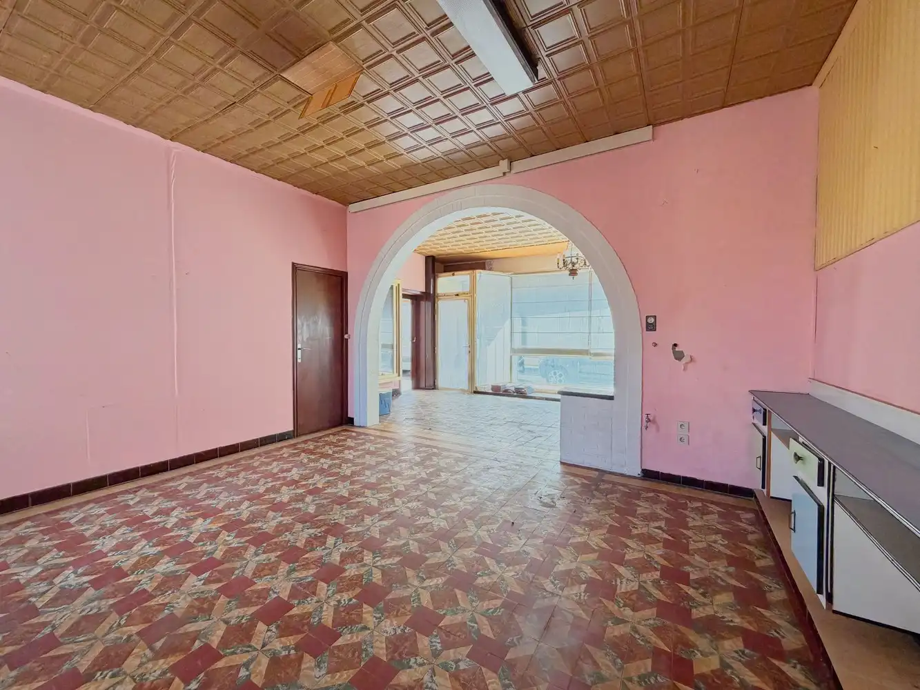 Ruime woning met polyvalente ruimte, zonnige tuin en tal van mogelijkheden foto 3