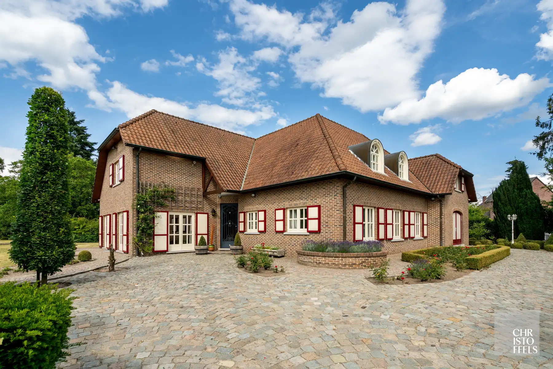 Riante en verzorgde villa van 694m2 op 1ha 00a 18ca! foto 11