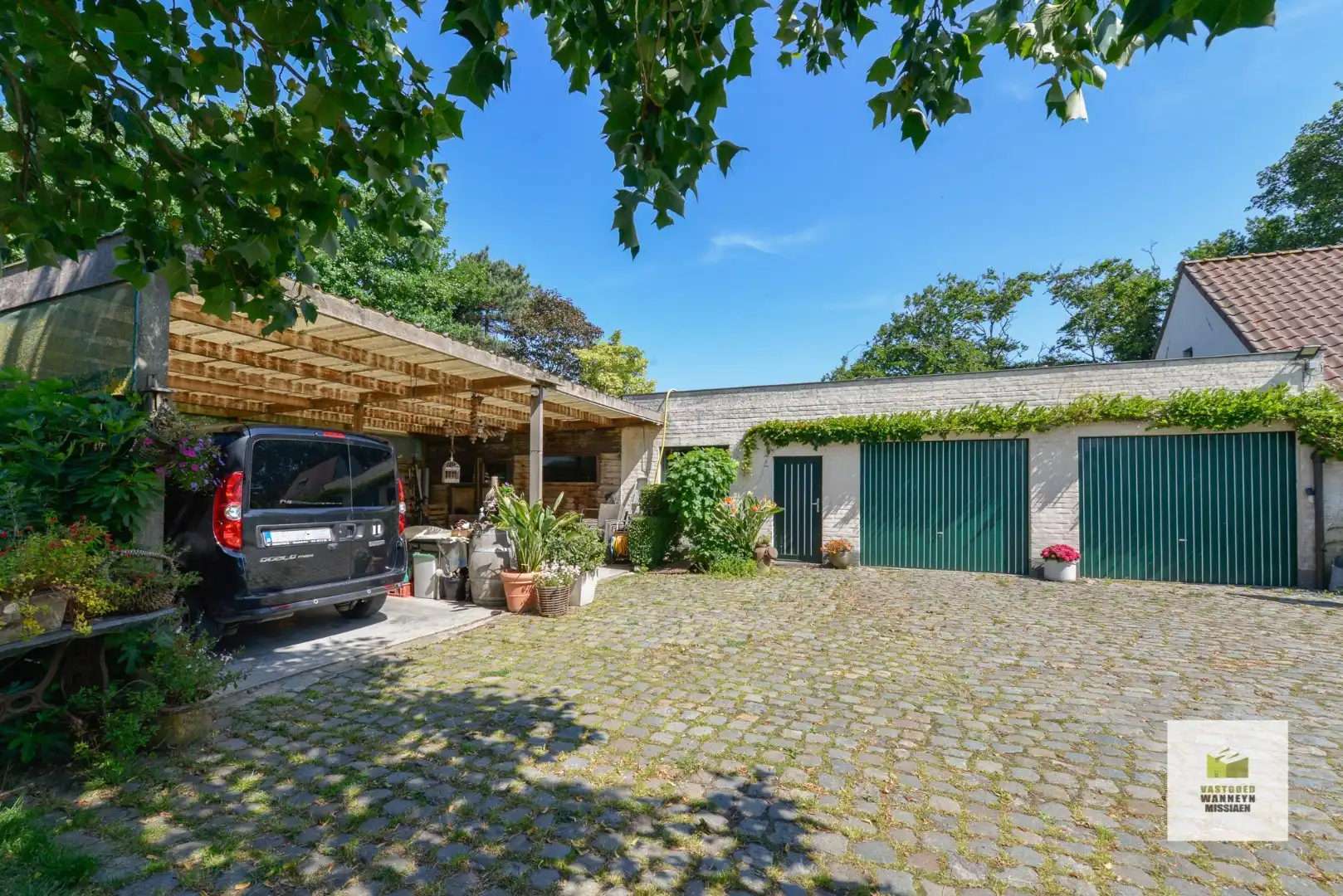 Idyllisch gelegen woning op 3.928 m2 met natuurlijke zwemvijver en 360° vergezicht foto 8
