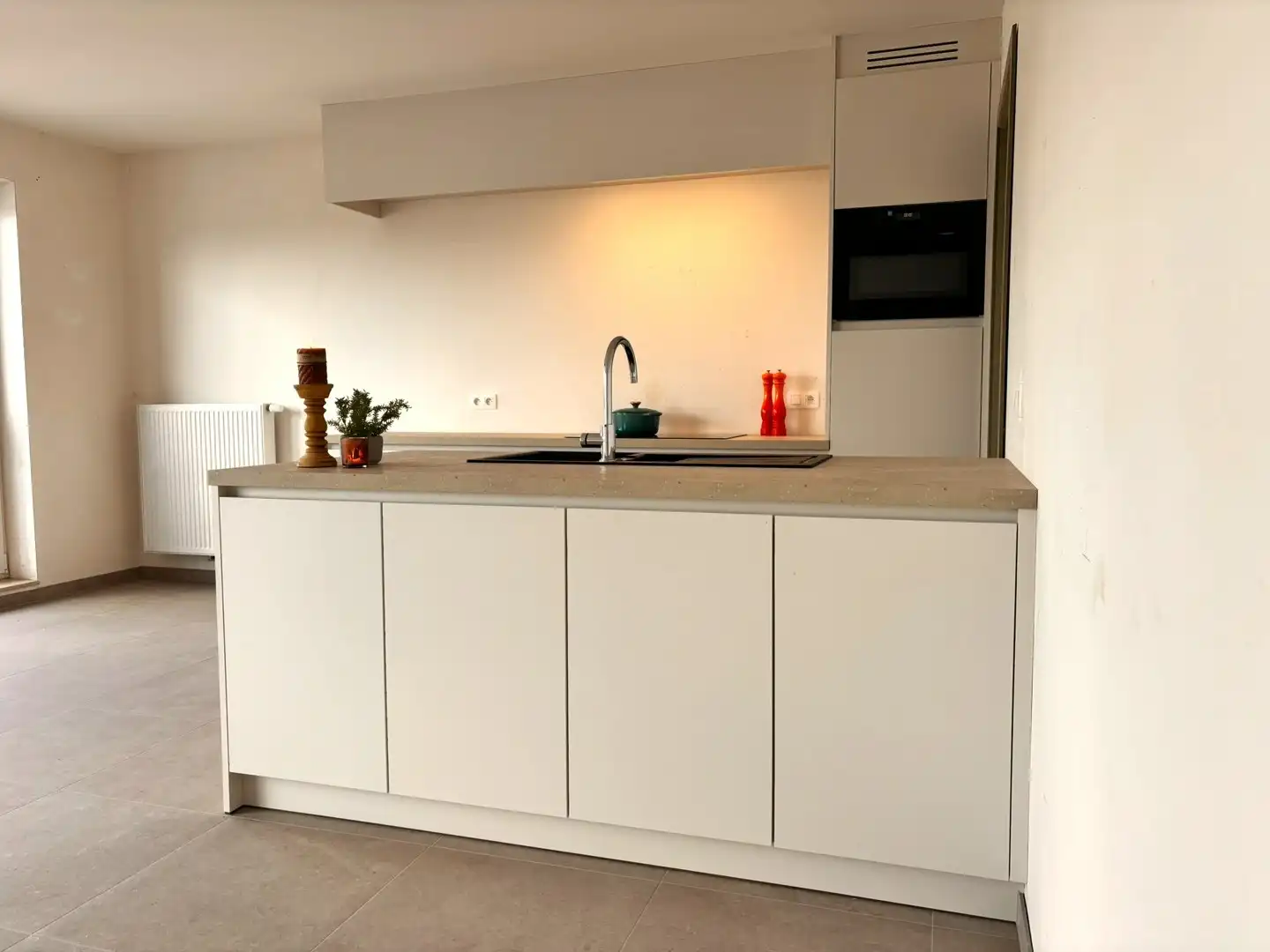 Ruim tweeslaapkamerappartement met terras en garage foto 3