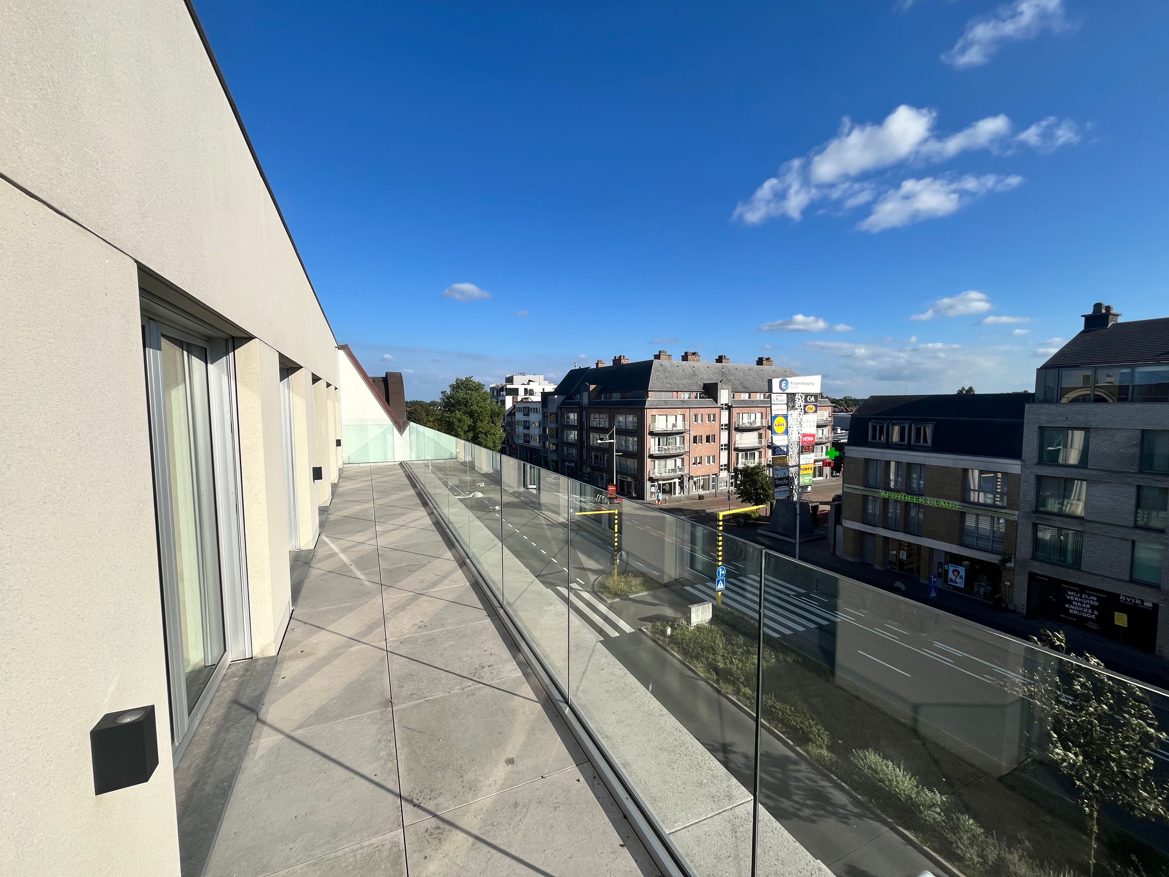 Instapklaar nieuwbouwappartement te huur in hartje Eeklo! foto 4