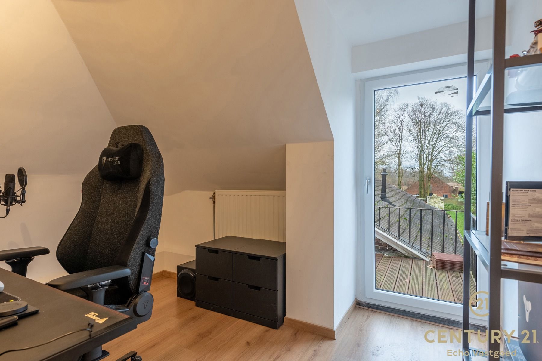Charmante en gezellige gezinswoning met grote garage en tuin foto 24