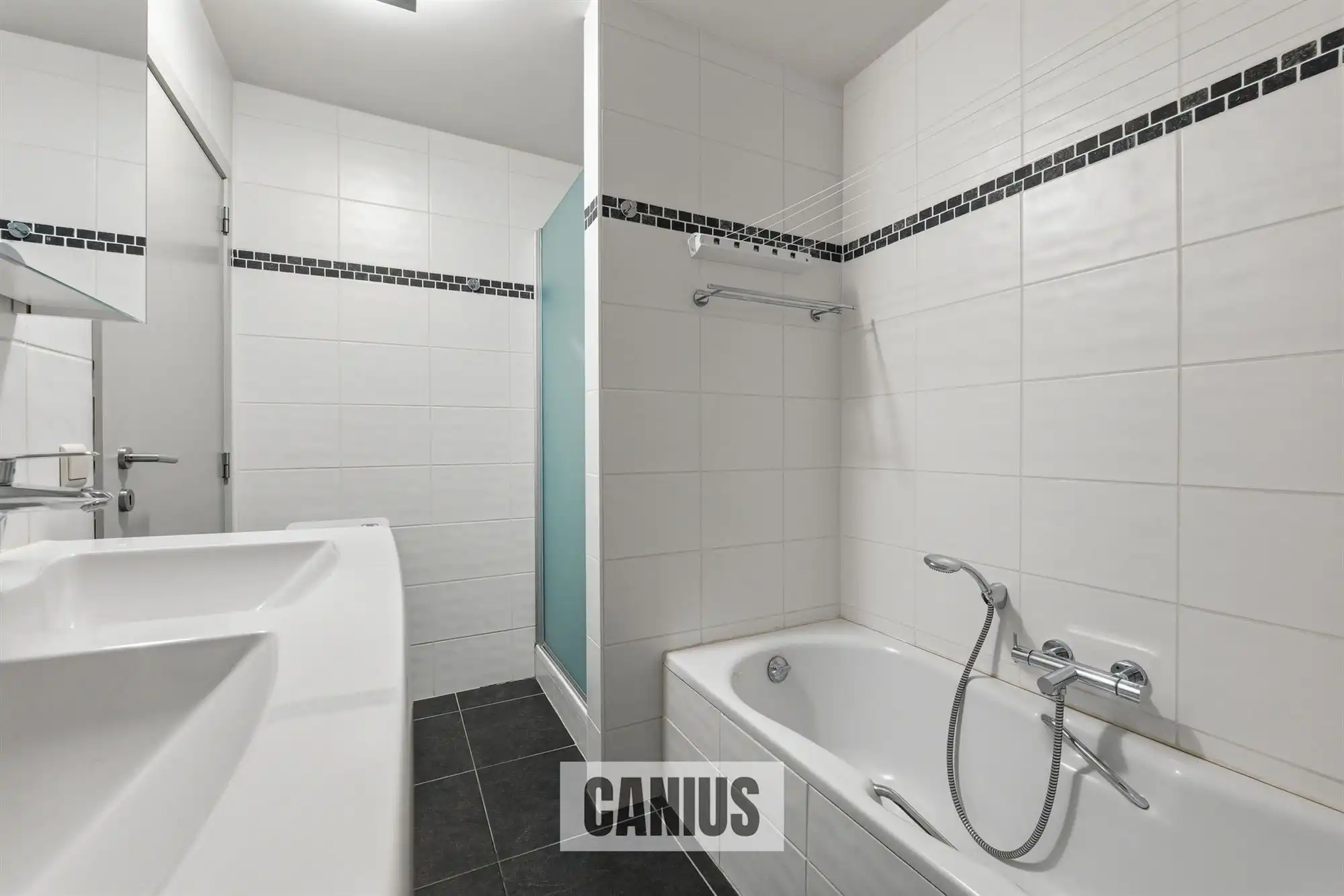 STIJLVOL GELIJKVLOERS APPARTEMENT MET DRIE SLAAPKAMERS foto 15