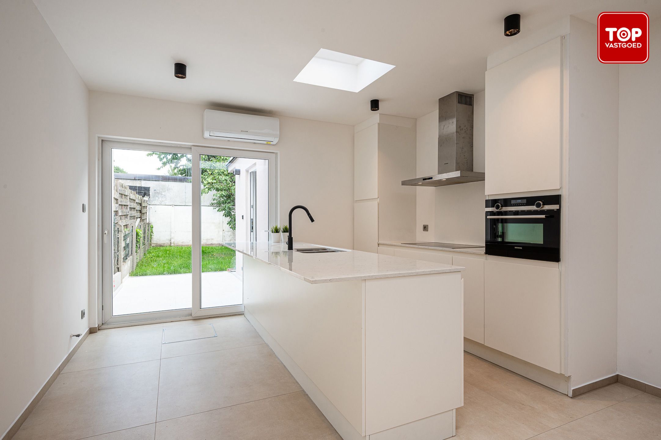 Stijlvol gerenoveerde gezinswoning met 4 slaapkamers en gezellige tuin foto 7