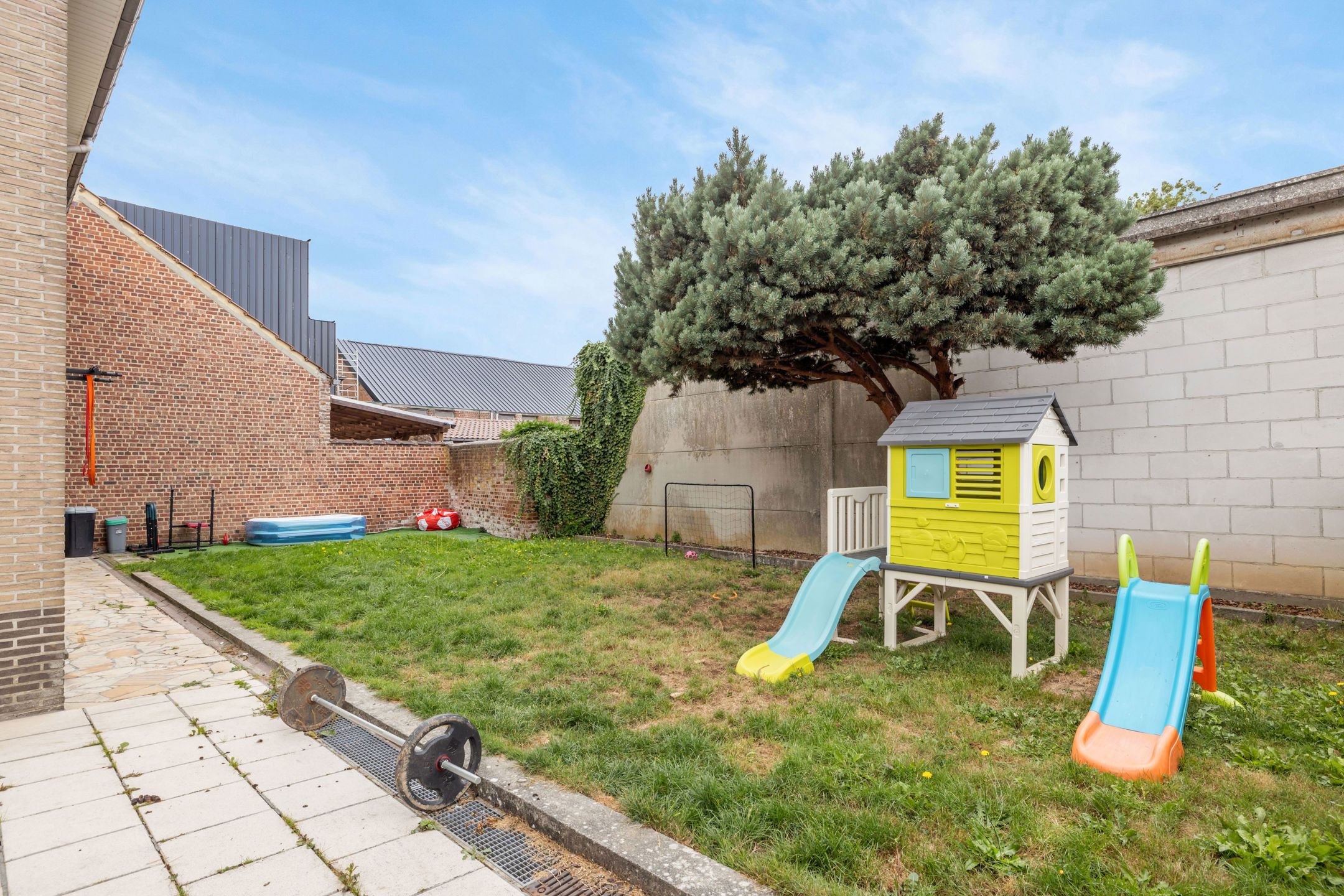 Bel-etage met 3 garages en tuin in het centrum van Bever foto 4