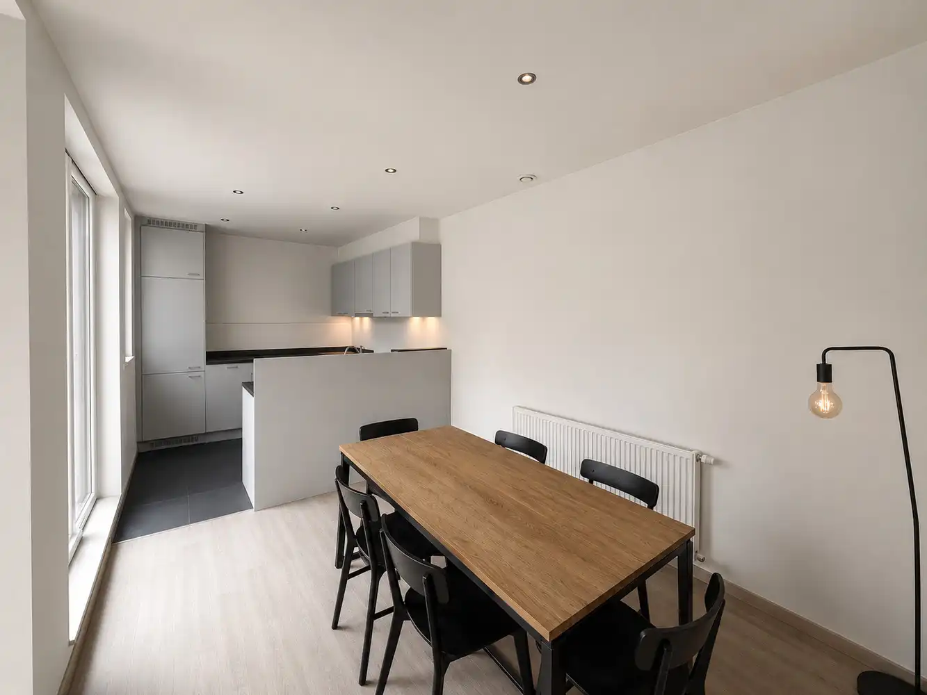 Centraal gelegen appartement met 2 slaapkamers in hartje Antwerpen foto 4
